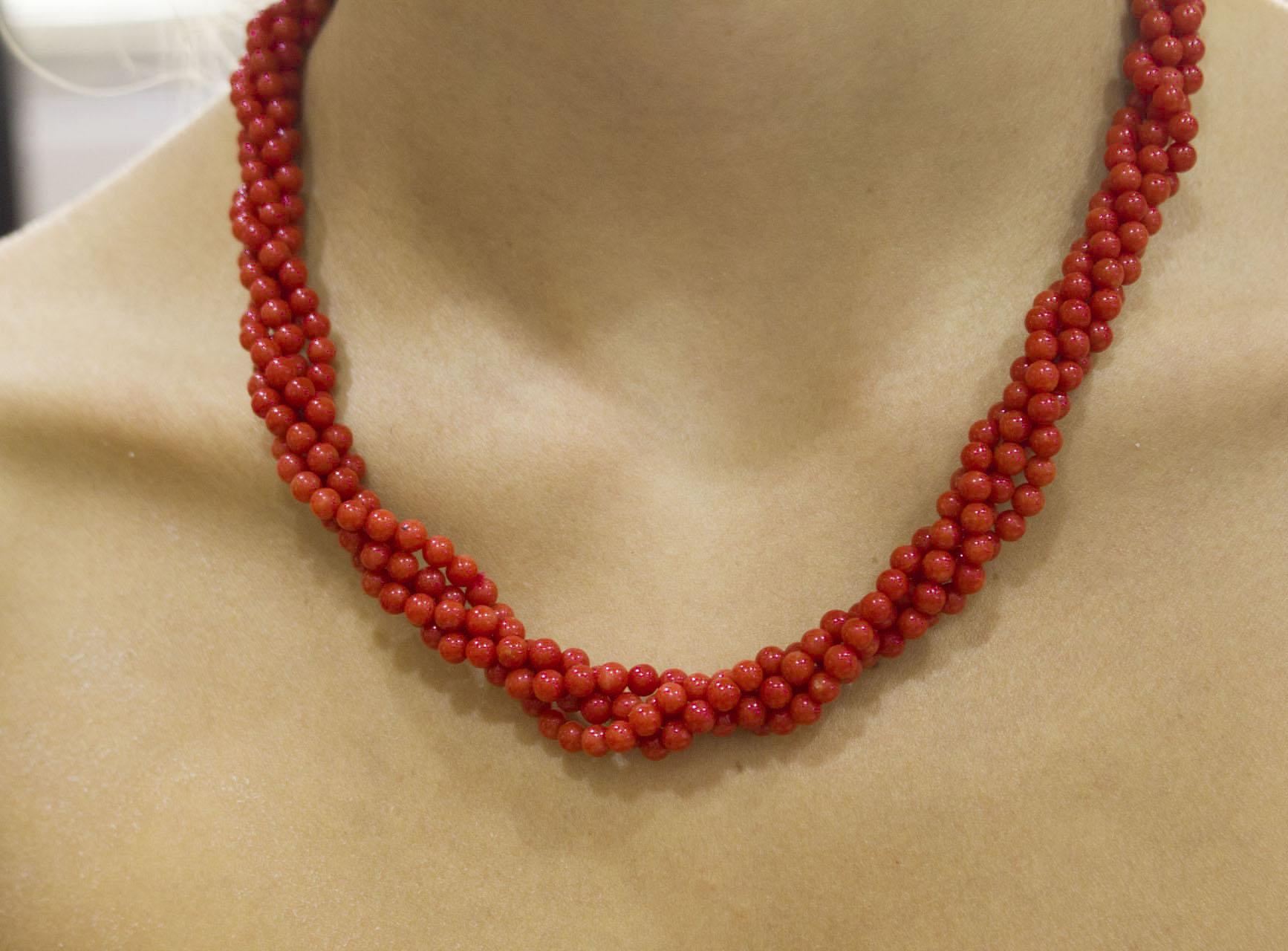 Coral Yellow Gold Necklace 1