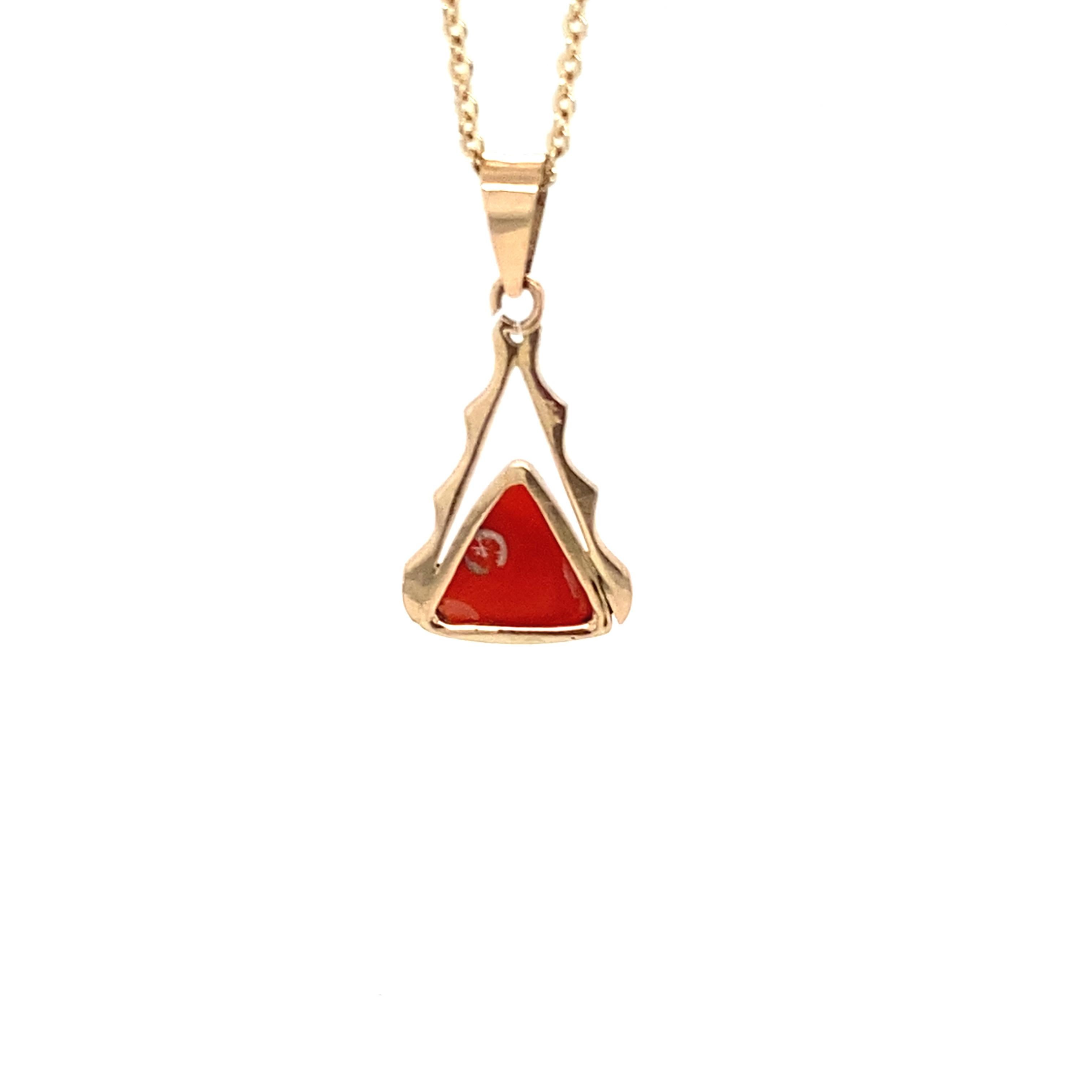 Coral Yellow Gold Pendant Necklace For Sale 3