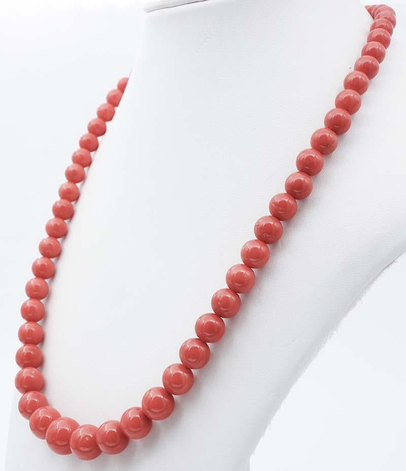 Retro Coral, 18 Karat Yellow Gold Necklace