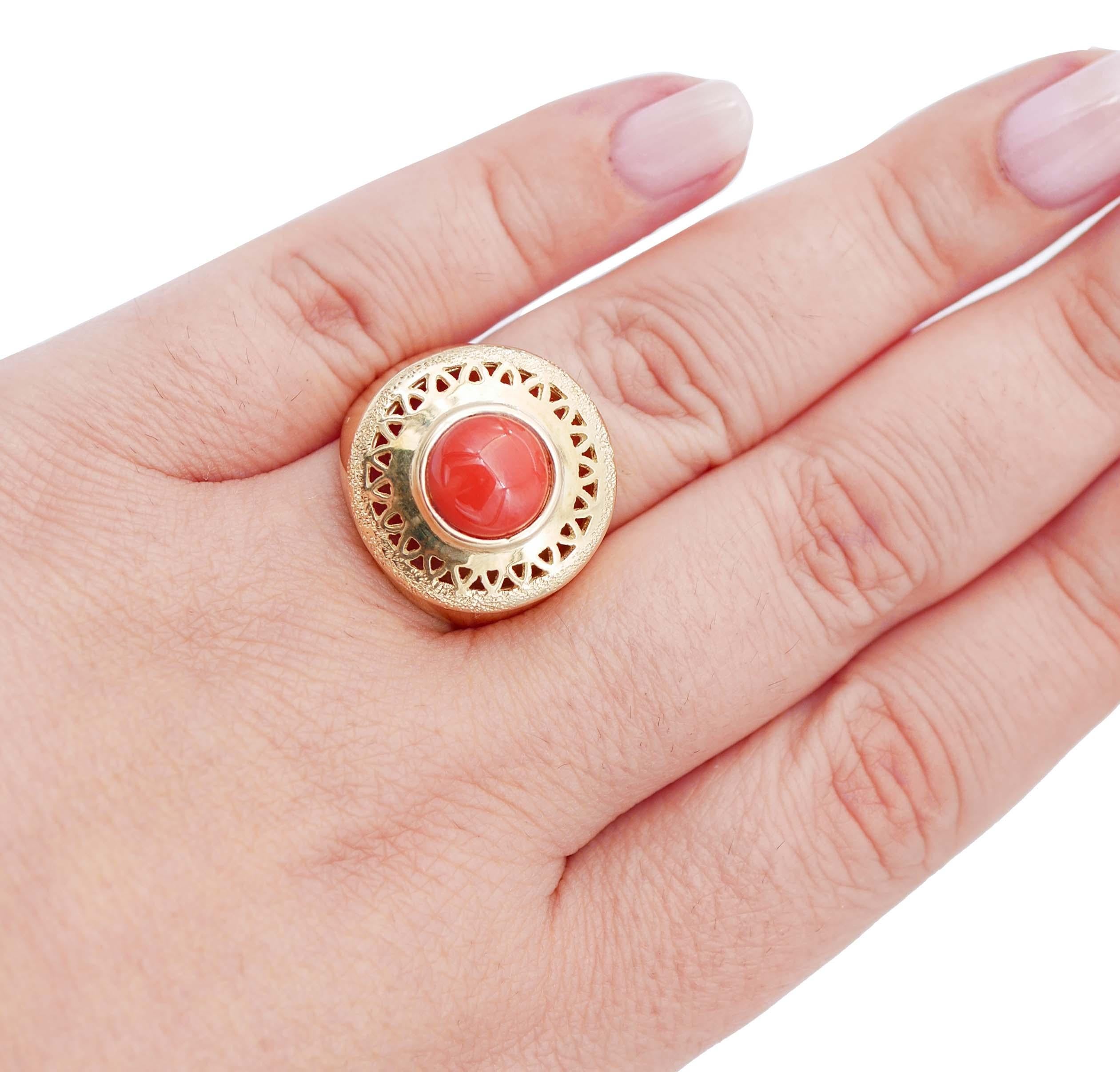 Coral, 18 Karat Yellow Gold Ring In Good Condition For Sale In Marcianise, Marcianise (CE)
