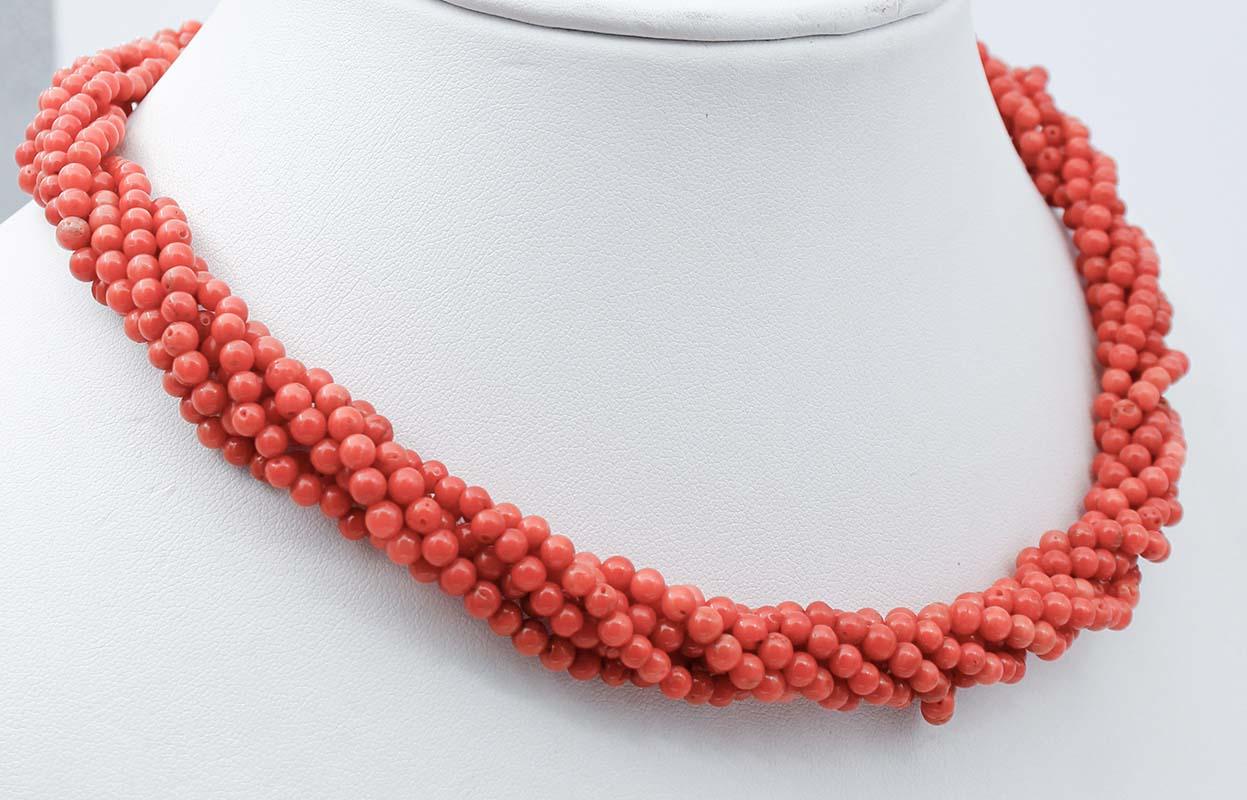 Rétro Collier Torchon en corail et or jaune 18 carats en vente