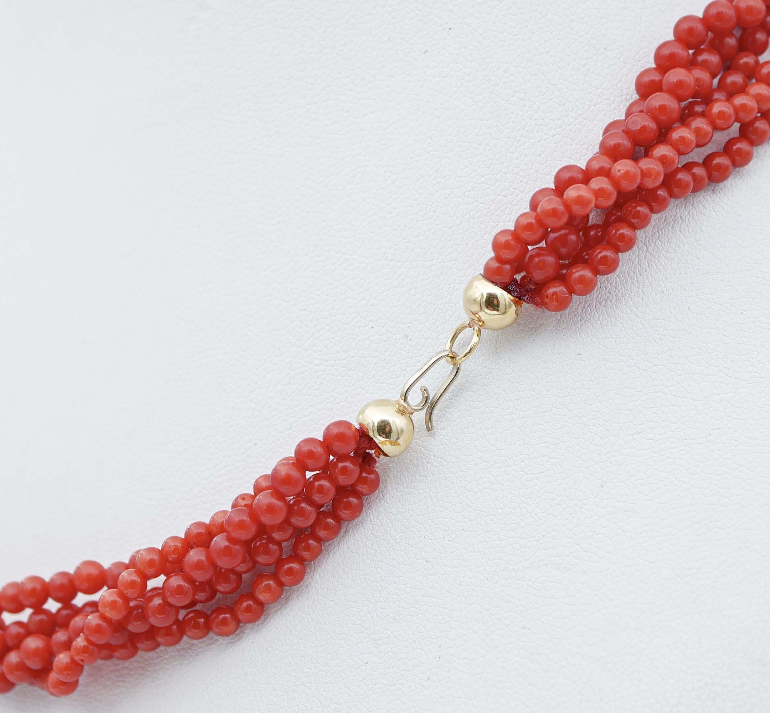 Retro Coral, 18 Kt Yellow Gold Torchon Necklace For Sale