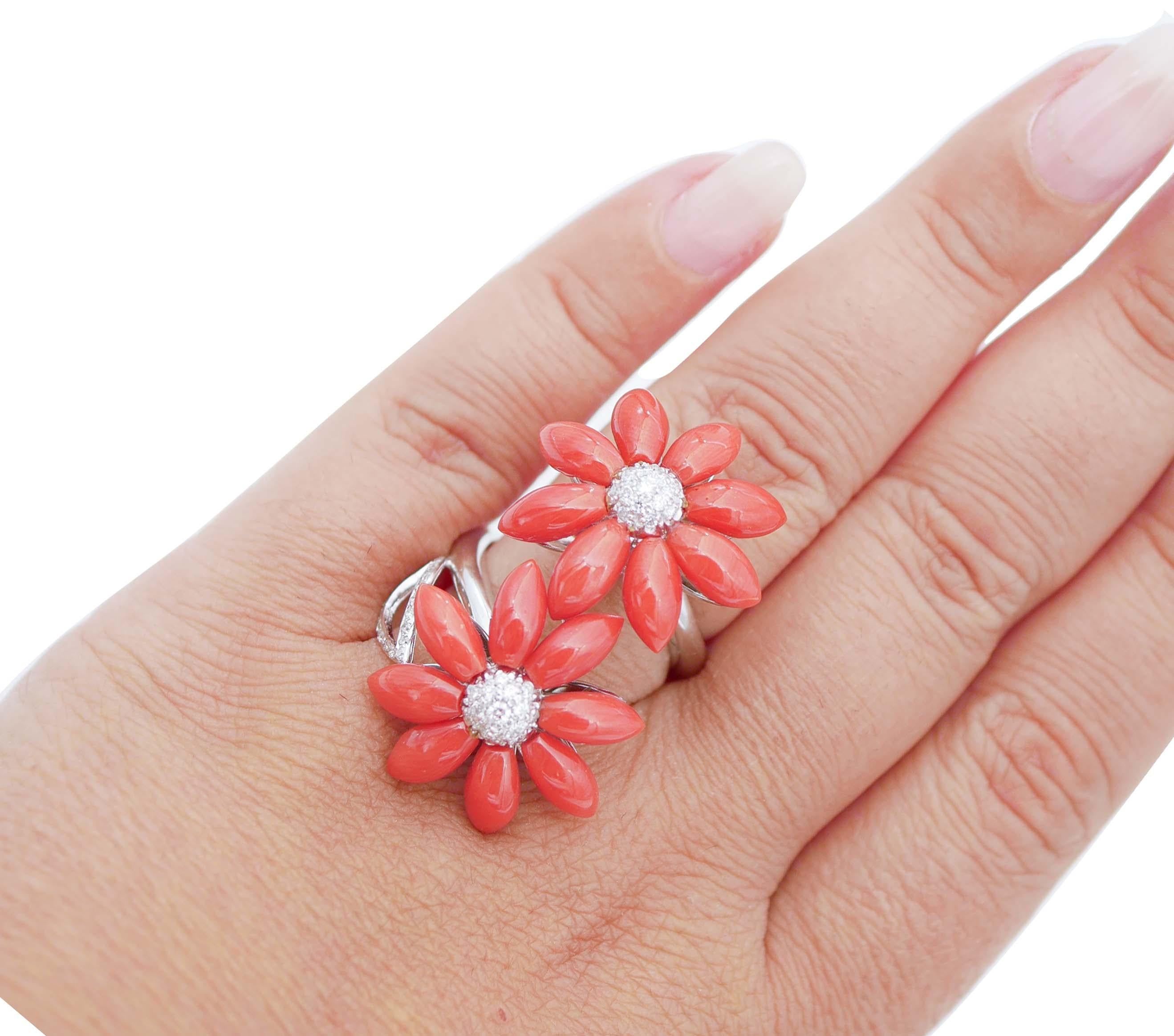 Coral, Diamonds, 18 Karat White Gold Ring In Good Condition For Sale In Marcianise, Marcianise (CE)