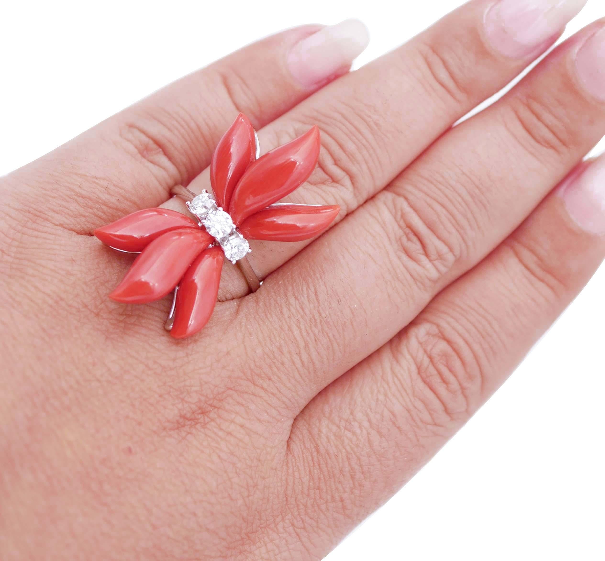 Coral, Diamonds, 18 Karat White Gold Ring In Good Condition For Sale In Marcianise, Marcianise (CE)
