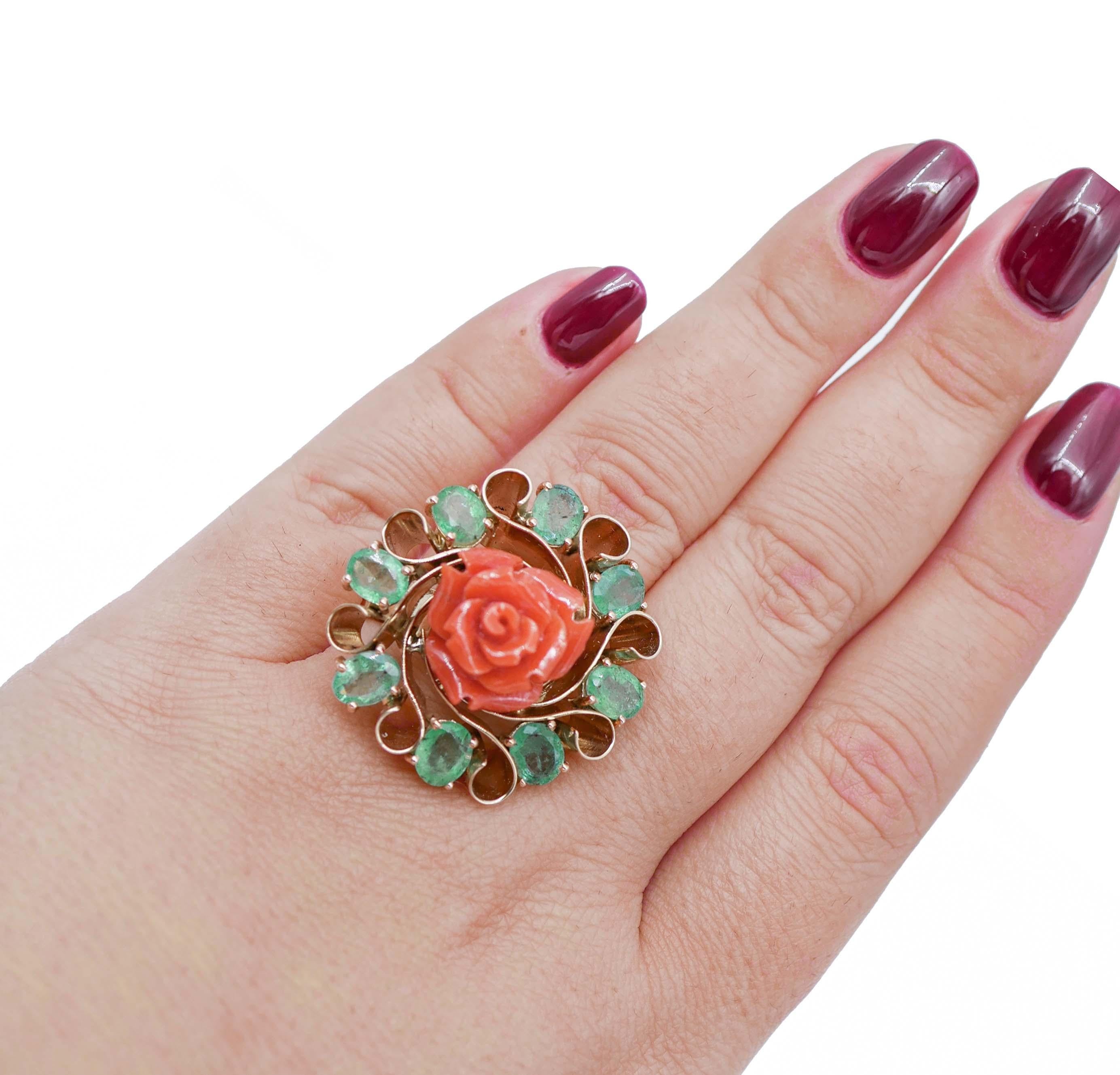 Coral, Emeralds, 14 Karat Rose Gold Ring. In Good Condition For Sale In Marcianise, Marcianise (CE)