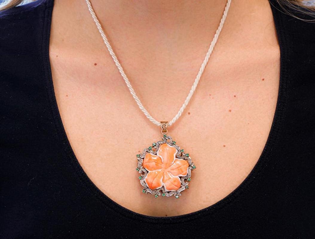 Coral, Emeralds, Diamonds, 9 Karat Rose Gold and Silver Pendant Necklace In Good Condition For Sale In Marcianise, Marcianise (CE)