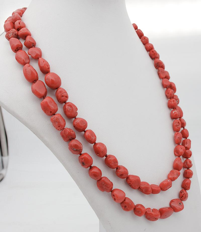 Mixed Cut Coral Garnets Diamonds 9 Karat Rose Gold and Silver Clasp Multi-Strands Necklace For Sale