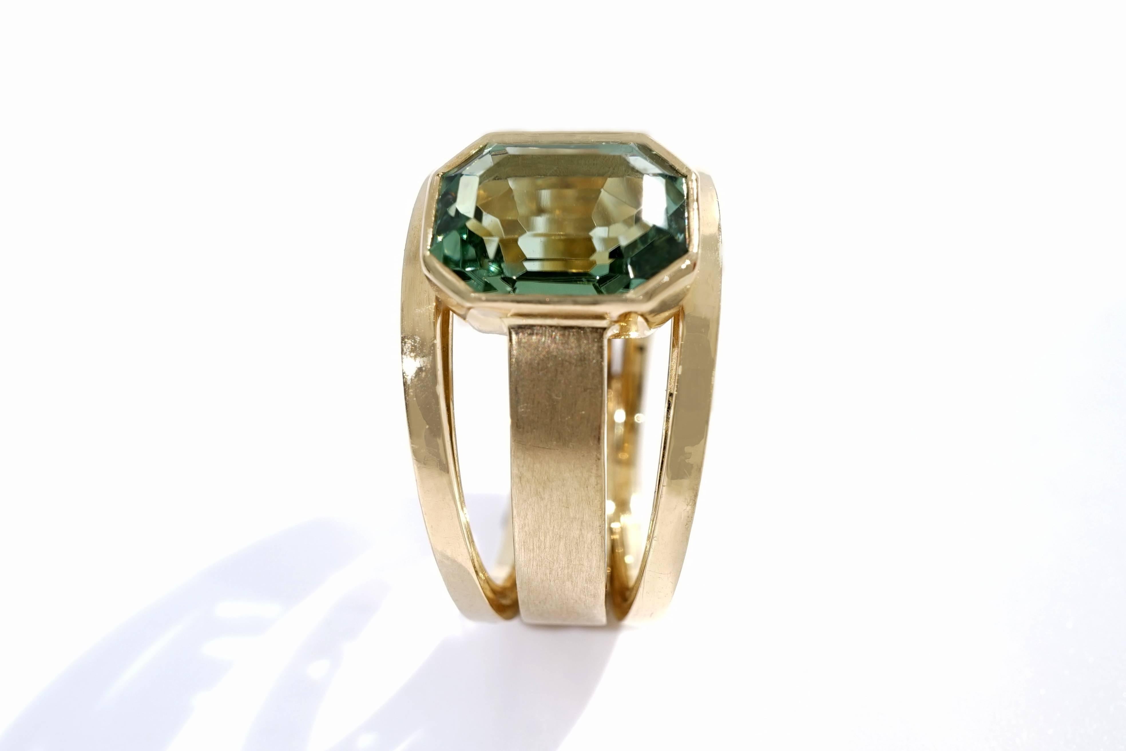 Contemporary Coralie Van Caloen 18 Carat Yellow Gold Green Tourmaline Band Ring For Sale