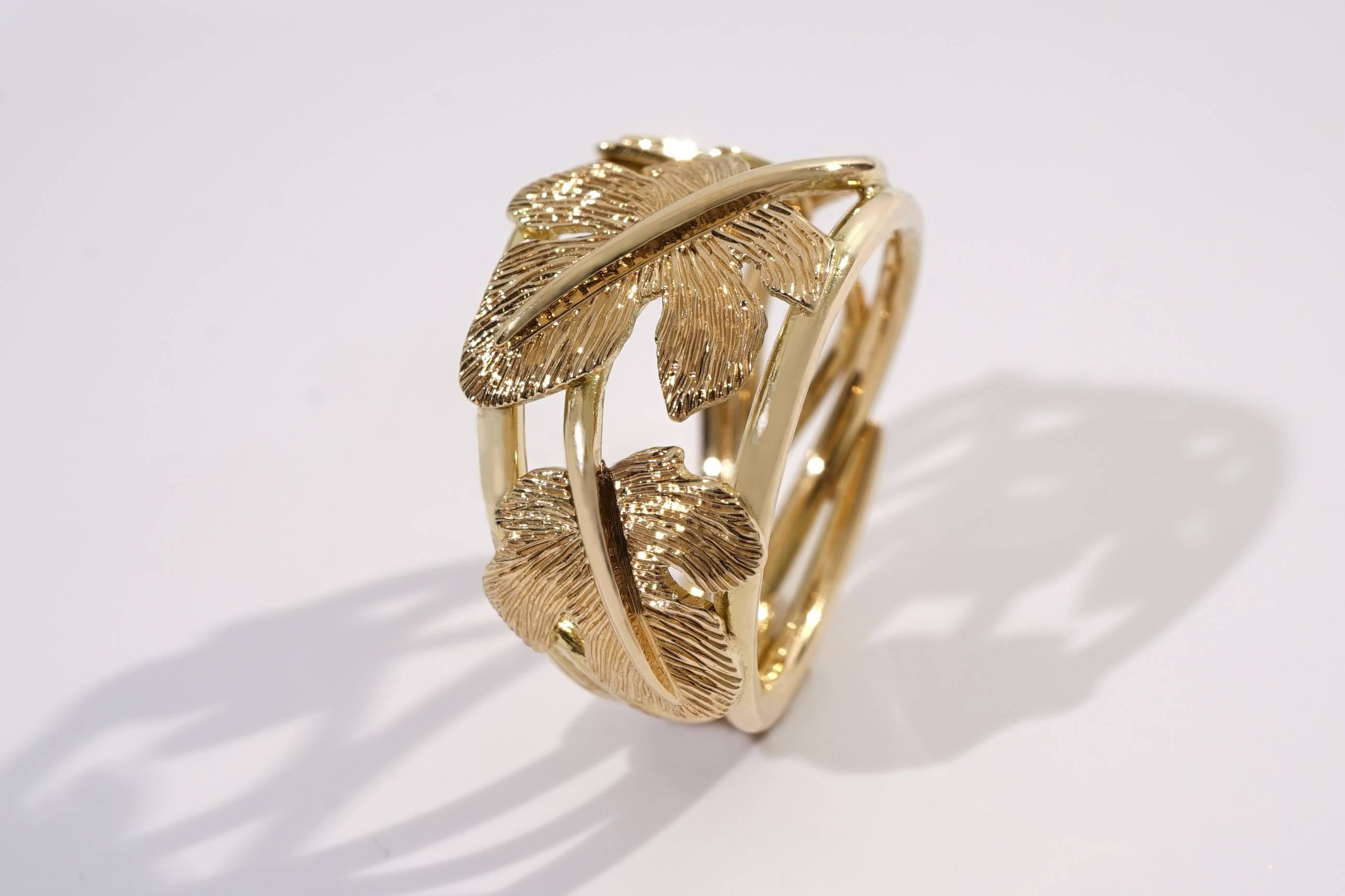 Coralie Van Caloen Yellow Gold 18 Carat Pinky Band Ring With Hand Engraved Fig Leaves is entirely hand made and forged in Belgium by experts goldsmiths therefore it is a very unique piece. Inspired by Mediterranean summer atmospheres the pinky ring