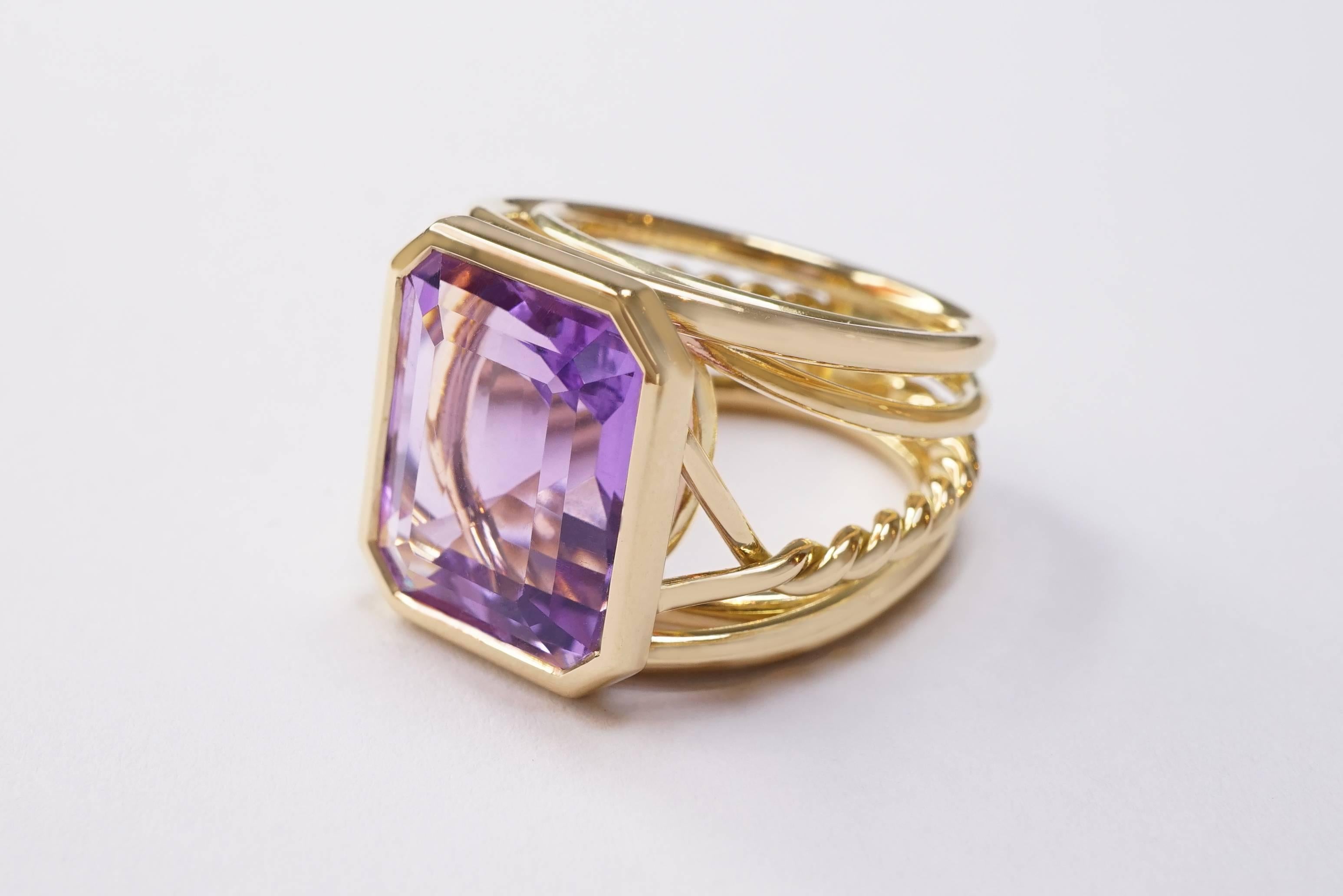 Coralie Van Caloen 18 Carat Yellow Gold Amethyst Torsadé Band Ring is entirely hand made and forged in Belgium by experts goldsmiths therefore it is a very unique piece. The Amethyst has a bright and lively purple colour and is mounted on an elegant