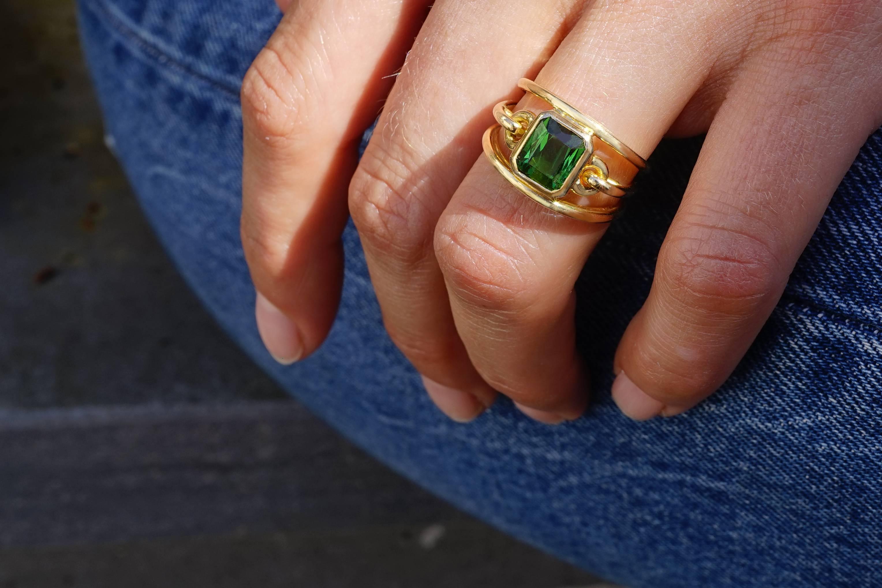 Coralie Van Caloen 18 Carat Yellow Gold Link Green Tourmaline Band Ring 2