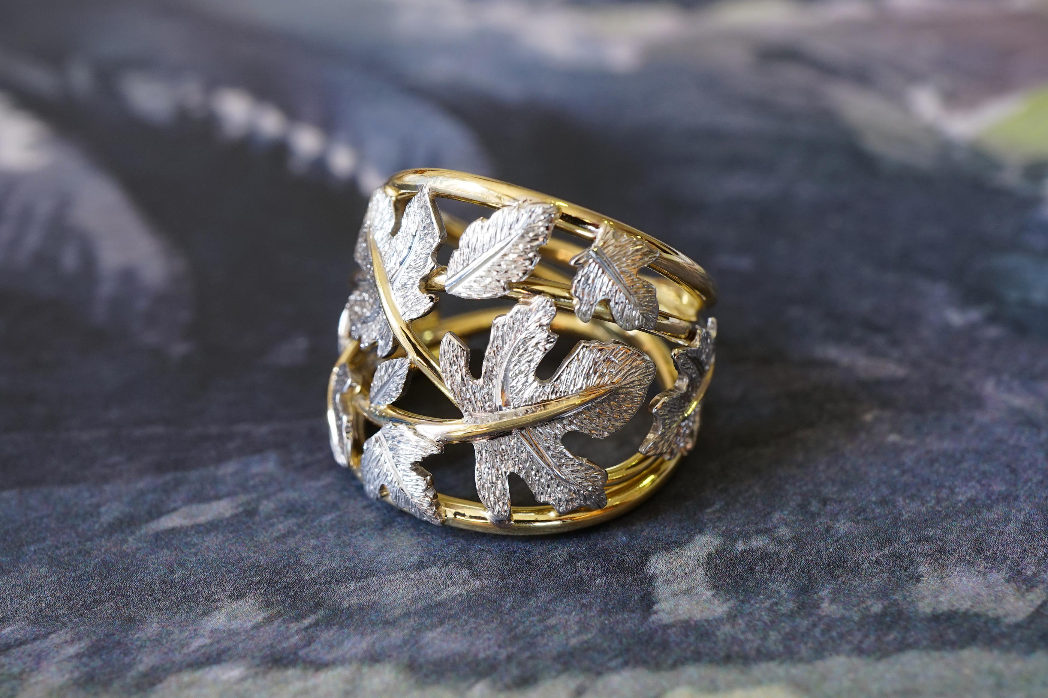 Contemporary Yellow And White Gold bicolor 18k with Hand Engraved Fig Leaves Botanical Ring For Sale