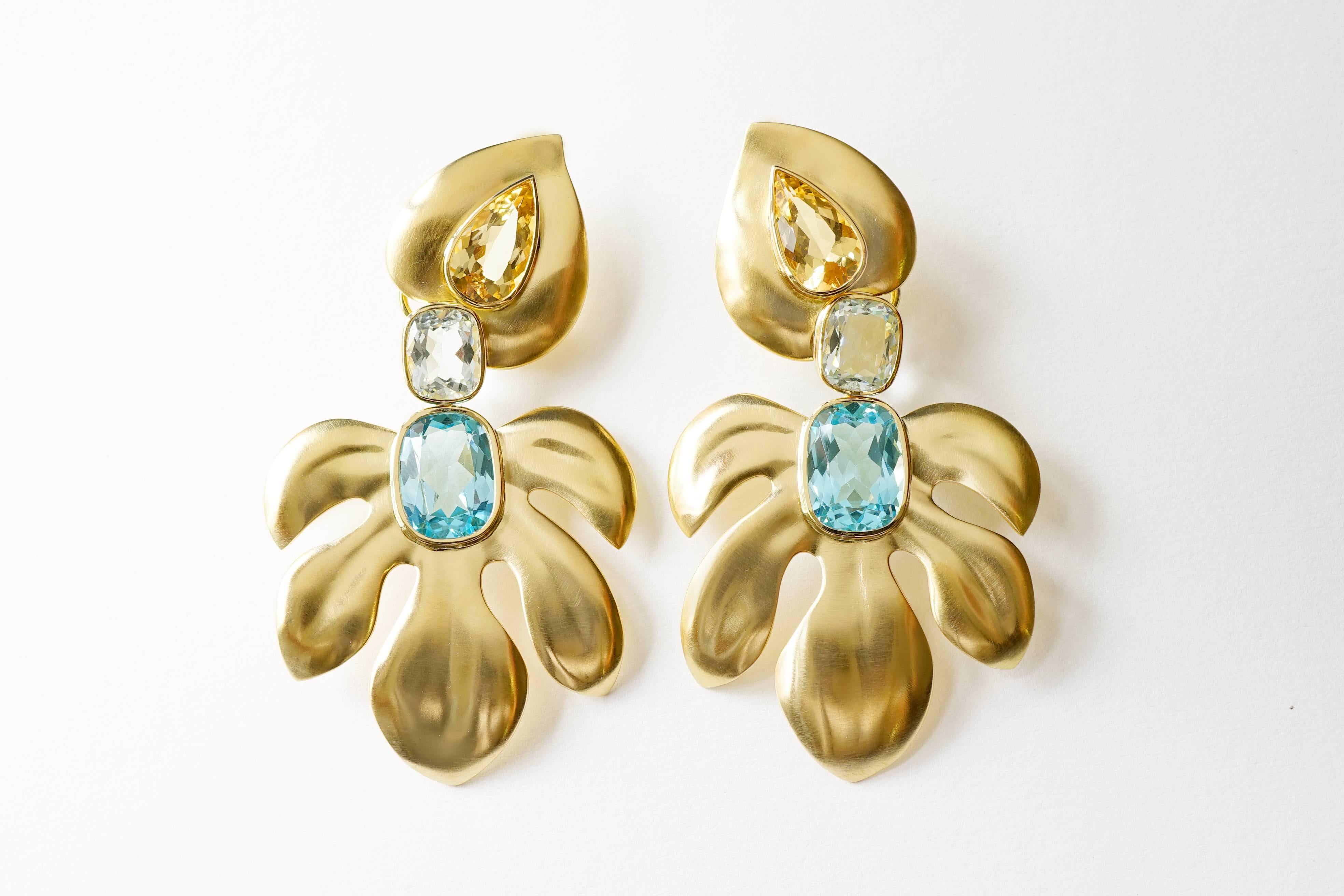 Contemporary Coralie Van Caloen 18k Gold Beryl And Aquamarine Tropical Clip-on Earrings For Sale