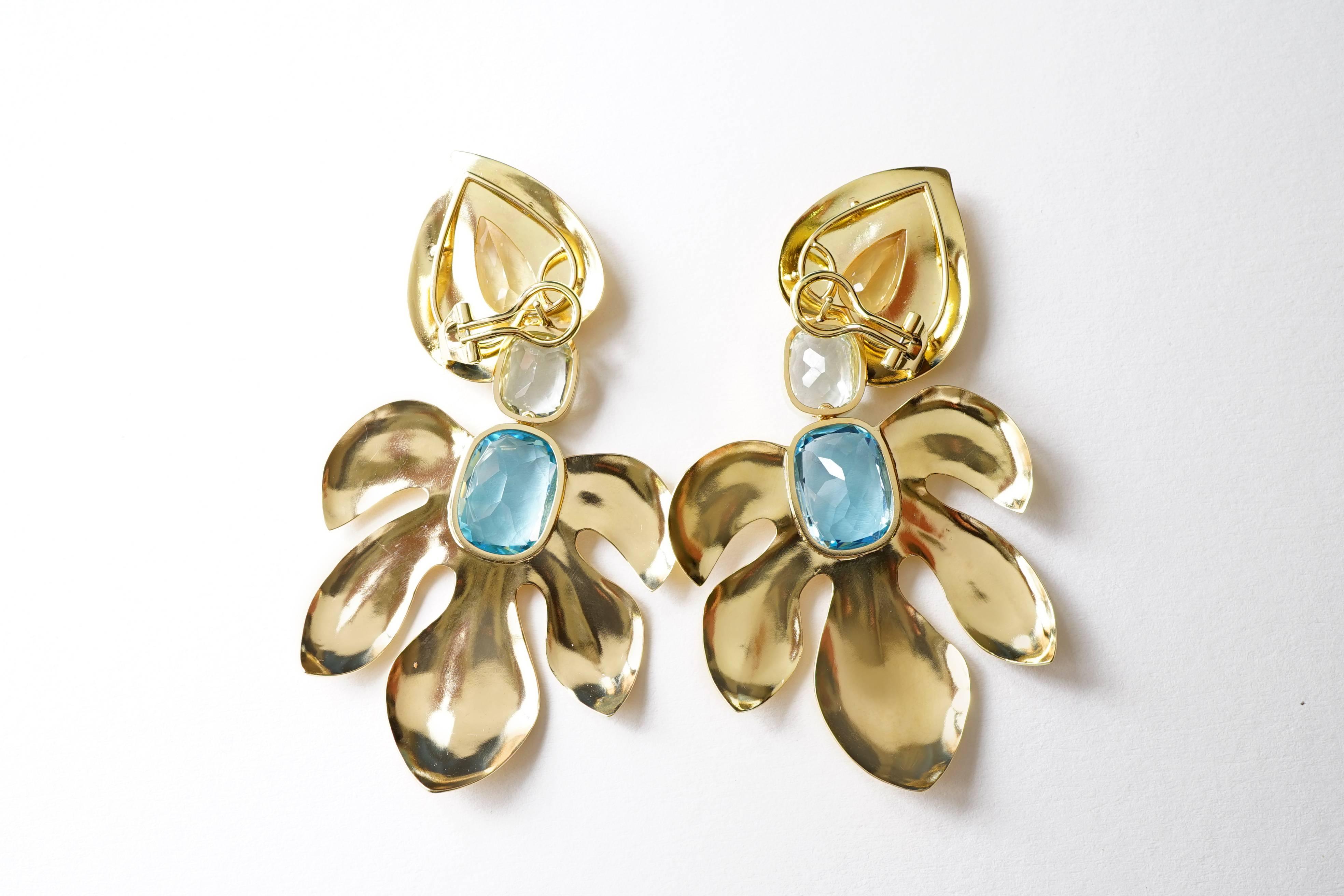 Coralie Van Caloen 18k Gold Beryl And Aquamarine Tropical Clip-on Earrings In New Condition For Sale In Antwerp, BE