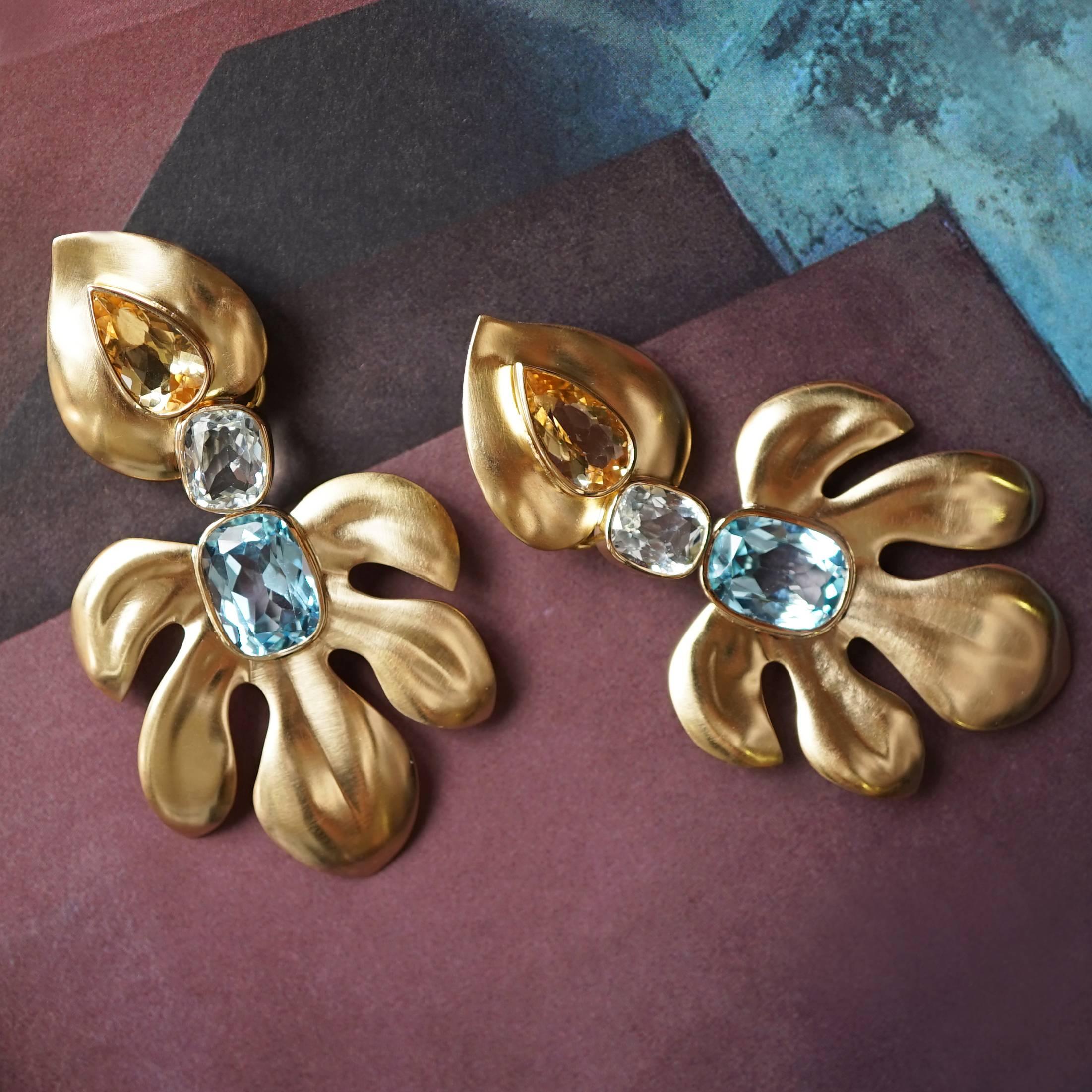 Women's or Men's Coralie Van Caloen 18k Gold Beryl And Aquamarine Tropical Clip-on Earrings For Sale