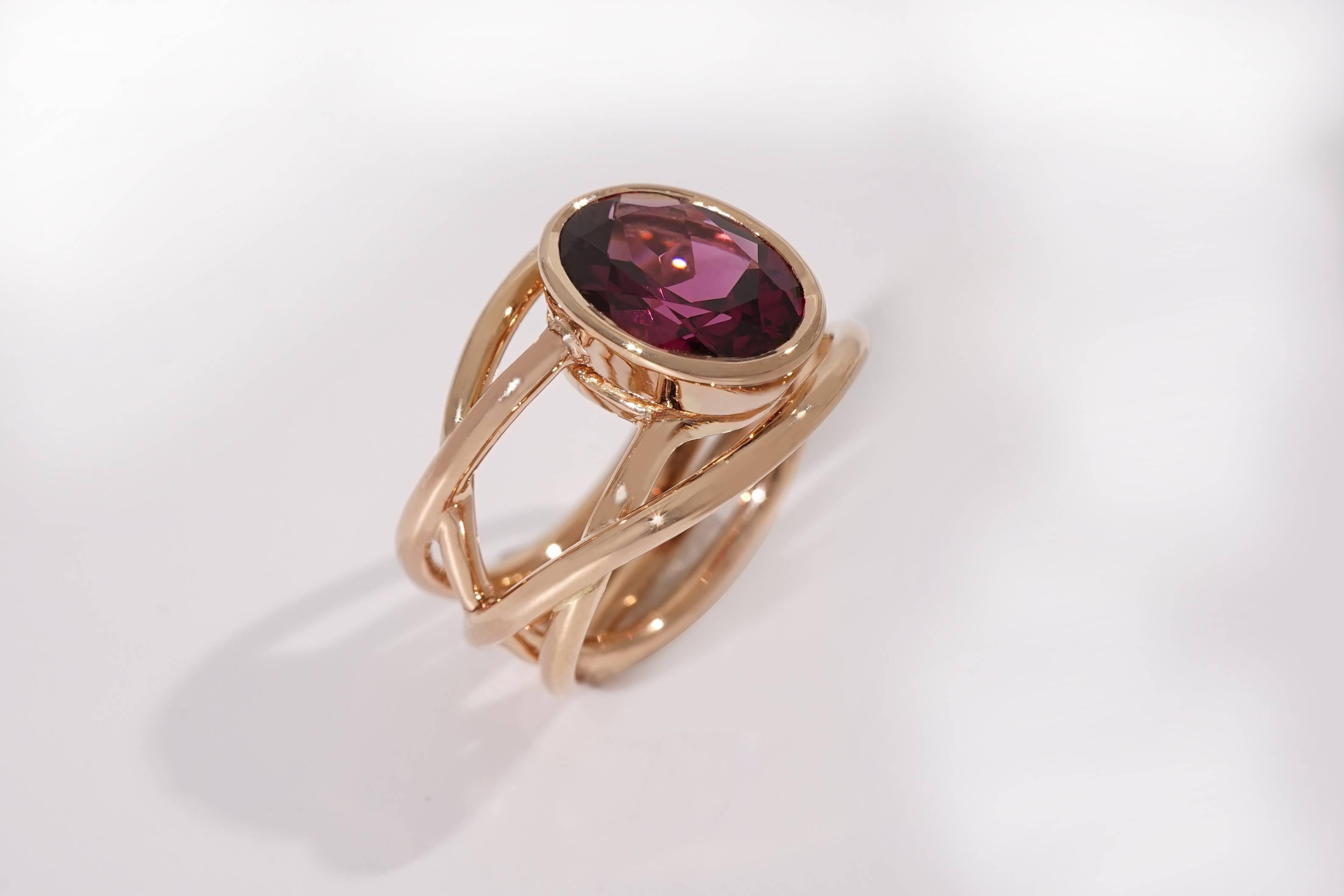 Coralie Van Caloen Rose Gold 18 Carat Cord Pinky Band Ring With Rhodolite Garnet is entirely hand made and forged in Belgium by experts goldsmiths therefore it is a 
very unique piece. The fluidity of cords give the ring a feminine, contemporary and
