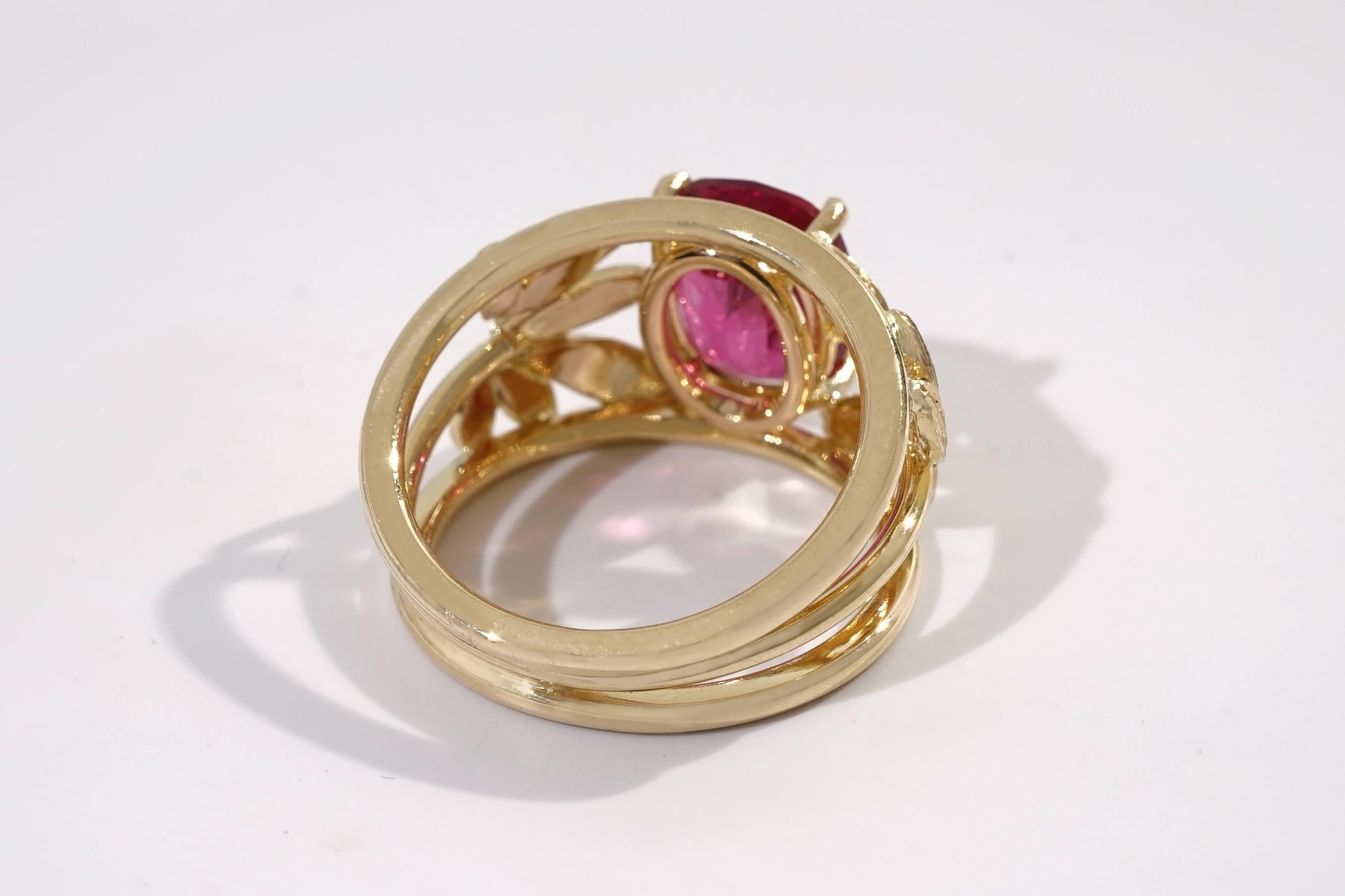 Coralie Van Caloen Yellow Gold 18 Carat Palm Leaves And Pink Rubellite Band Ring In New Condition In Antwerp, BE