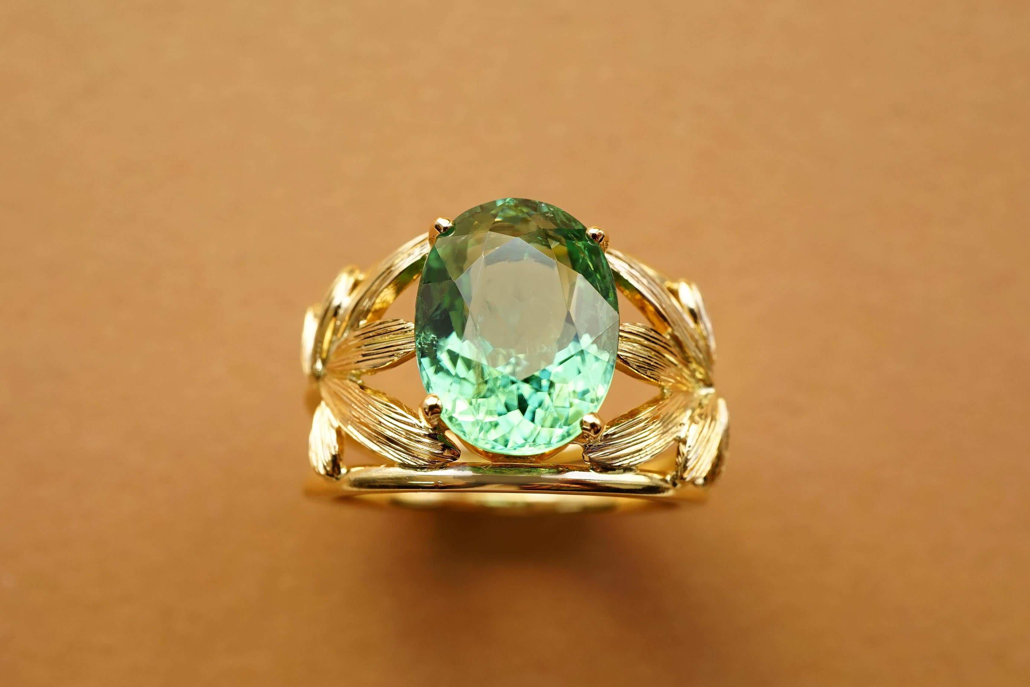 Oval Cut Yellow Gold 18k Palm Leaves Paraiba Turquoise Tourmaline Cocktail Ring For Sale