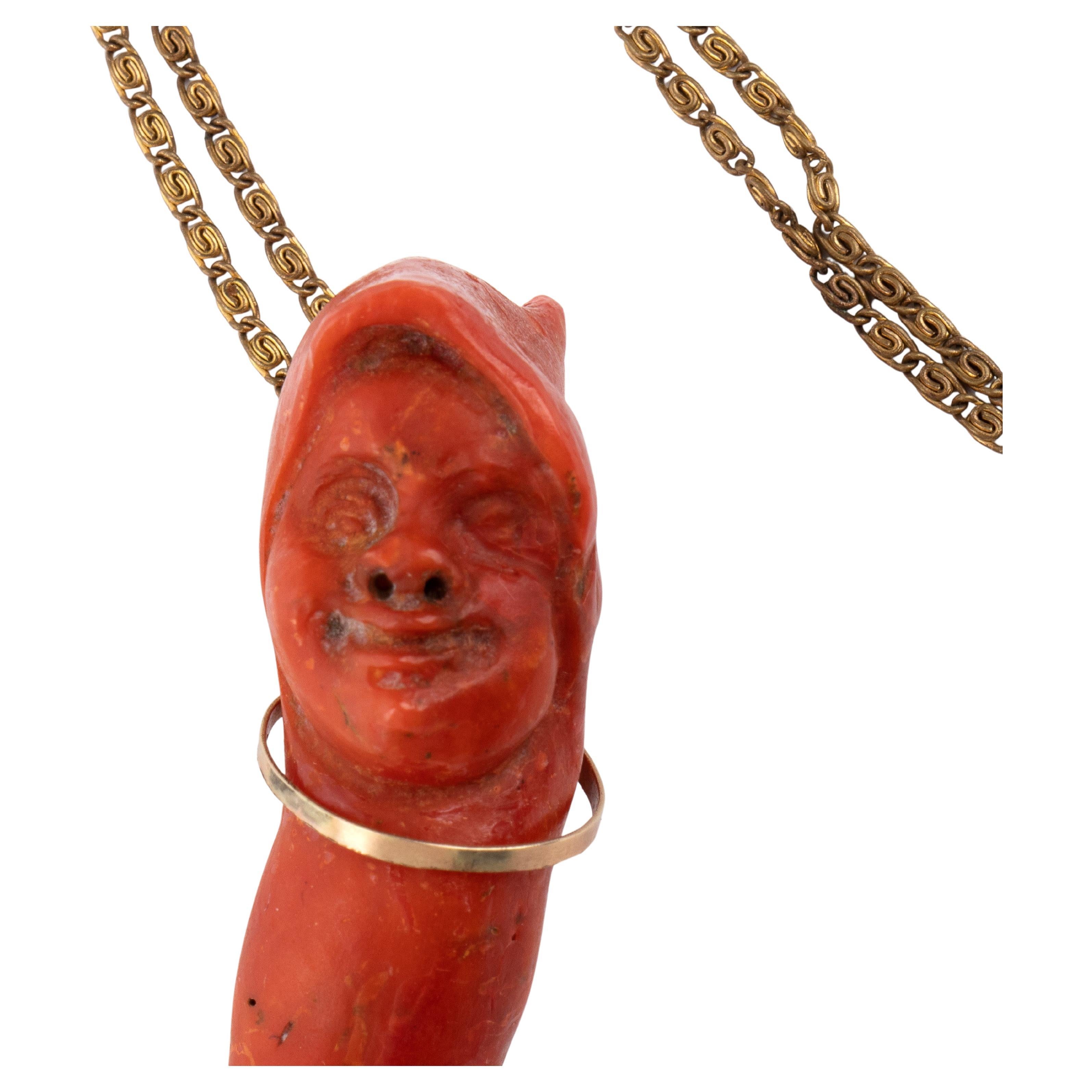Neoclassico Corallum Rubrum Horn con O Munaciello Napoli XIX secolo in vendita