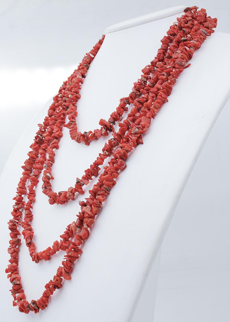 Rétro Collier multibrins en corail en vente