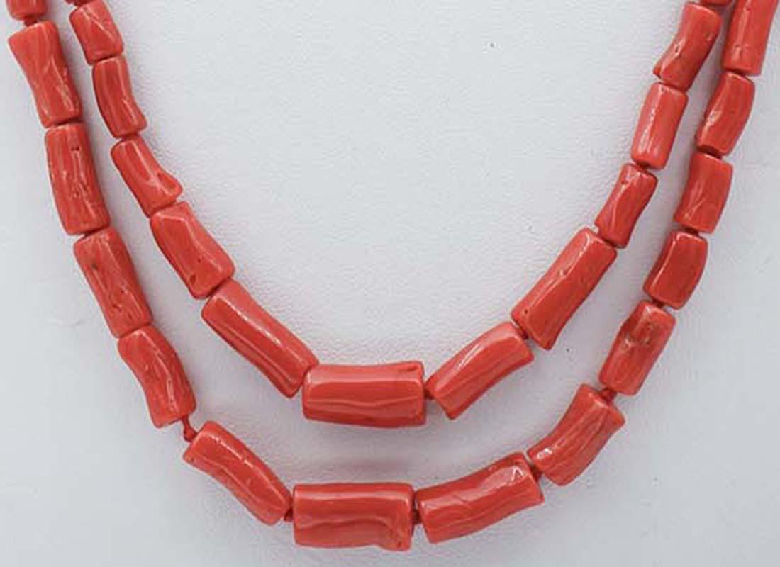 shipping policy: 
No additional costs will be added to this order.
Shipping costs will be totally covered by the seller (customs duties included). 

Simple and elegant retrò necklace mounted with two strands of coral  and a silver closure.
This