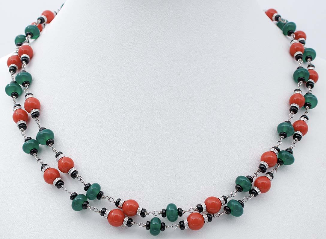SHIPPING POLICY:
No additional costs will be added to this order.
Shipping costs will be totally covered by the seller (customs duties included).

Amazing necklace in 9K white gold structure mounted with a sequence of coral, gold stuctures studded