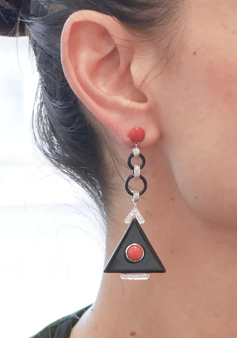 Coral, Onyx, Diamonds, Platinum Dangle Earrings In Good Condition In Marcianise, Marcianise (CE)