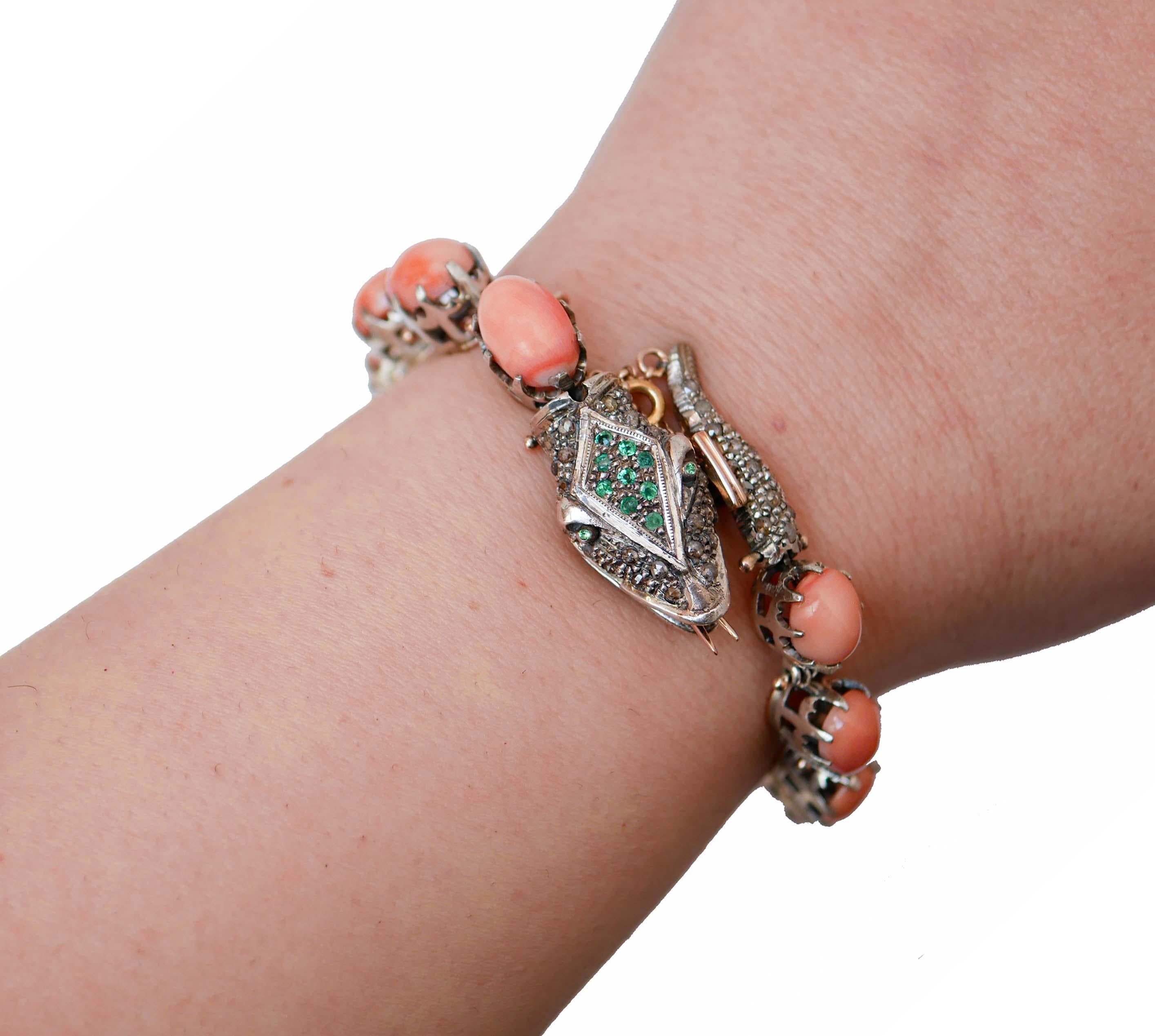 Bracelet serpent en or rose et argent, corail, émeraudes, tsavorites et diamants Bon état - En vente à Marcianise, Marcianise (CE)