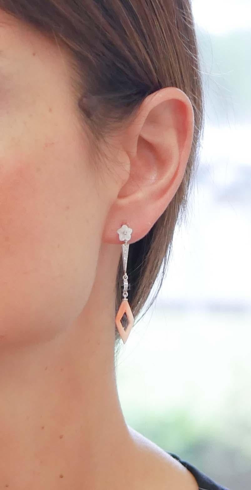 Coral, White Stones, Diamonds, Onyx, Platinum Dangle Earrings In Good Condition For Sale In Marcianise, Marcianise (CE)