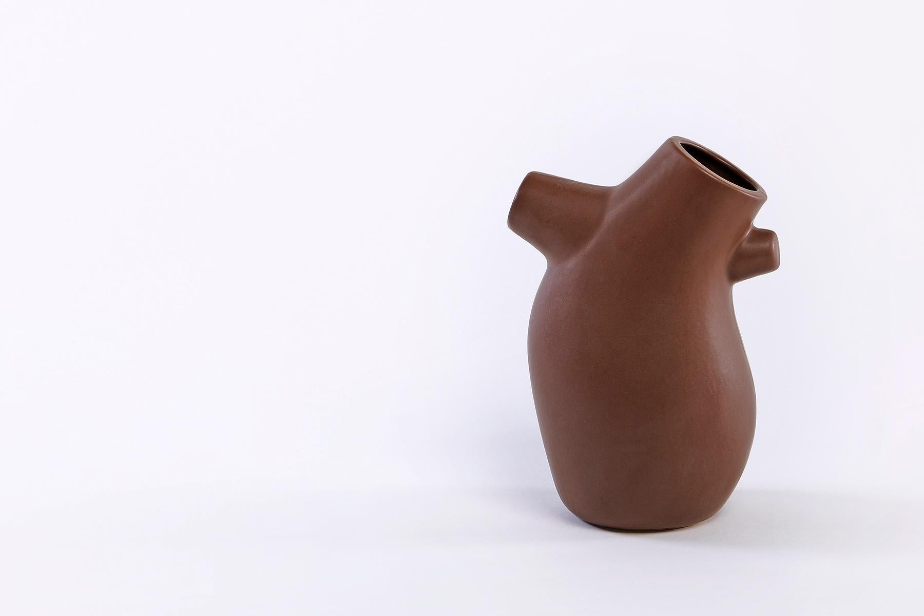 This is designer Christian Vivanco's first collaboration with Ánfora, Mexico's leading manufacturer of glazed ceramics.

It's a small pitcher inspired by the work of Uruguayan poet Mario Benedetti:

“Porque te tengo y no, porque te pienso
porque la