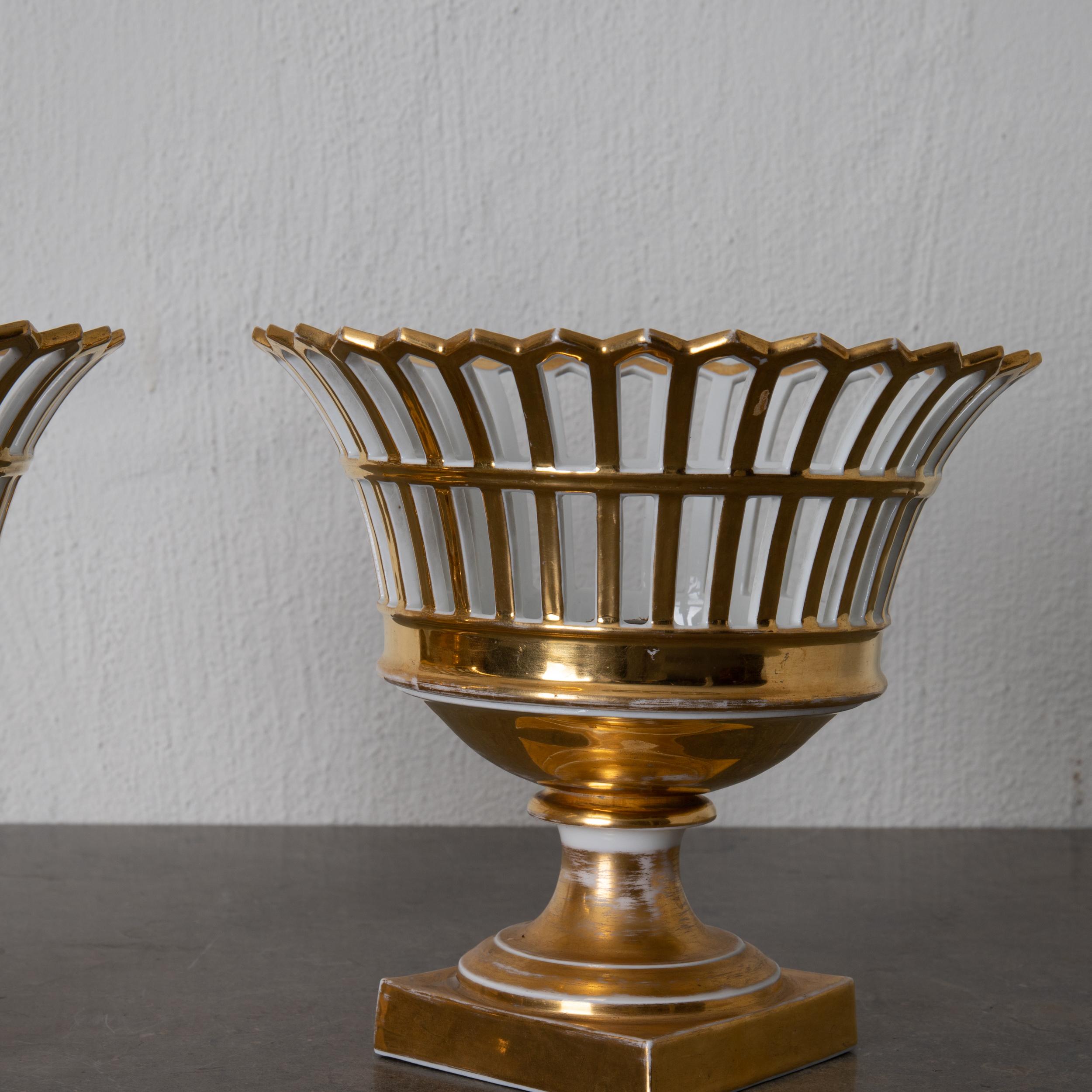 Corbeille-Vase, Paar, schwedisches Porzellan, Rörstrand, weiß vergoldet, Schweden im Angebot 1