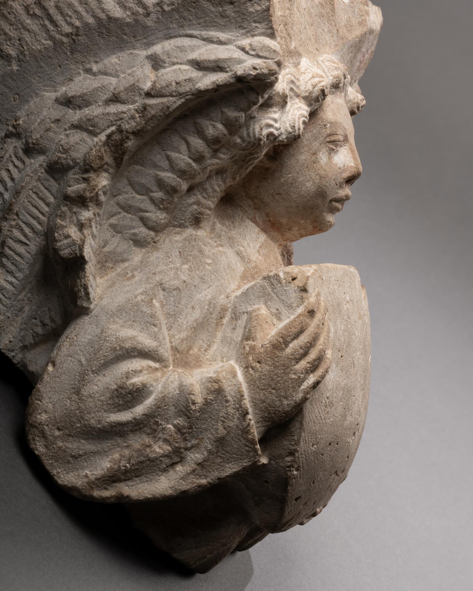 Gothic Corbel with an Angel Holding a Shield - Burgundian Netherlands 15th century For Sale