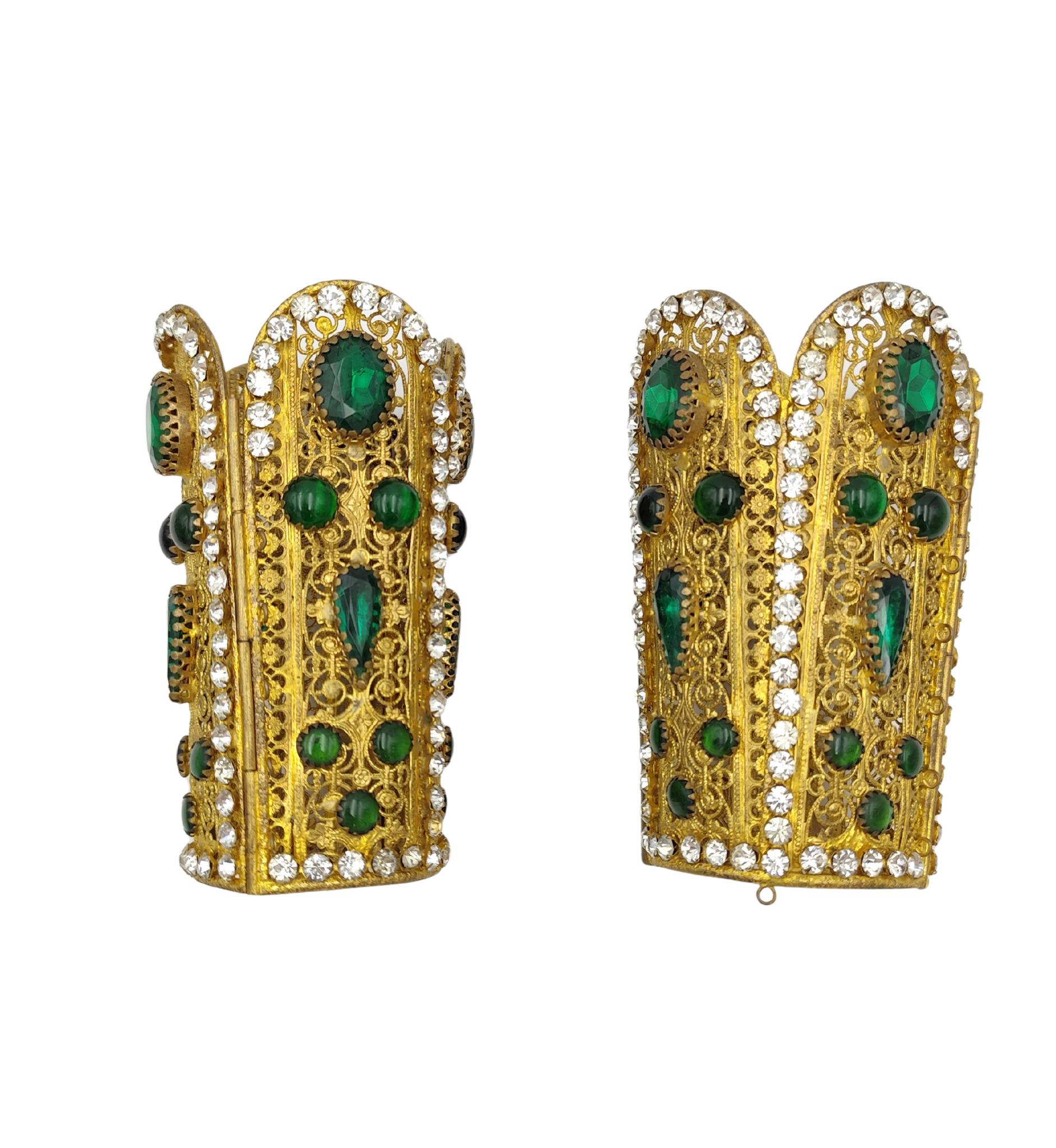 Conjunto de joyas egipcias de strass verde de traje de teatro de ópera Corbella Milano en venta 11