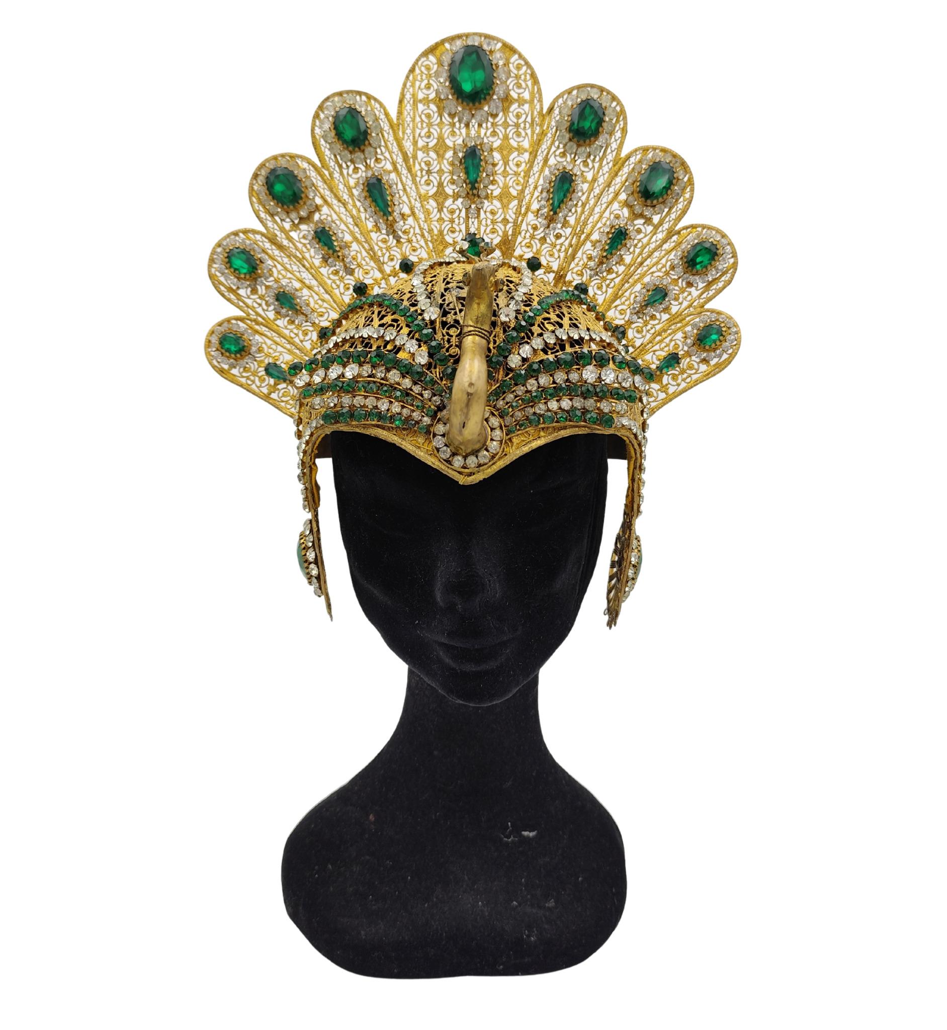 Conjunto de joyas egipcias de strass verde de traje de teatro de ópera Corbella Milano Beige en venta