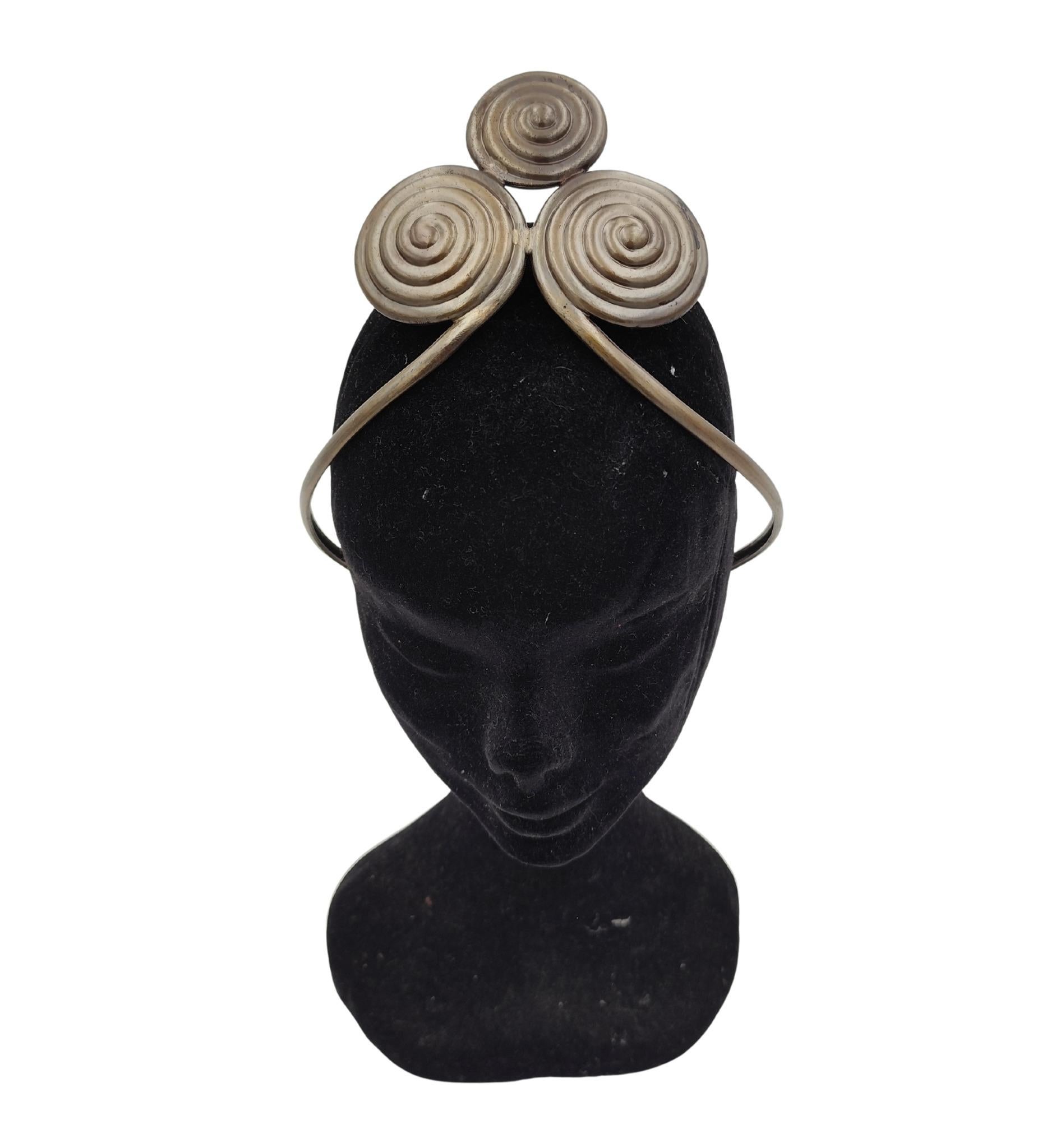 Conjunto de joyería de metal plateado de traje de teatro de ópera Corbella Milano Negro en venta