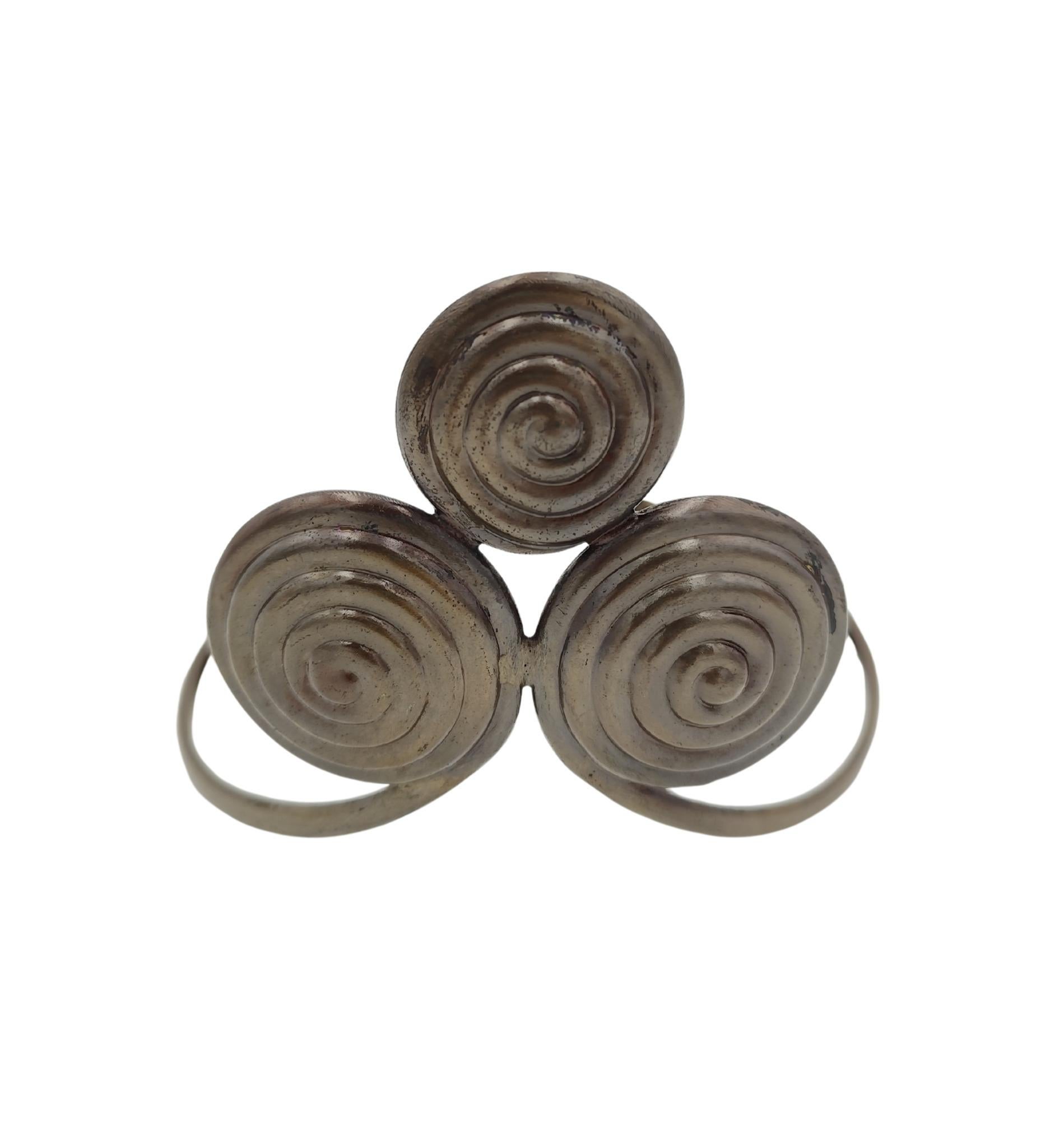 Femenino o masculino Conjunto de joyería de metal plateado de traje de teatro de ópera Corbella Milano en venta