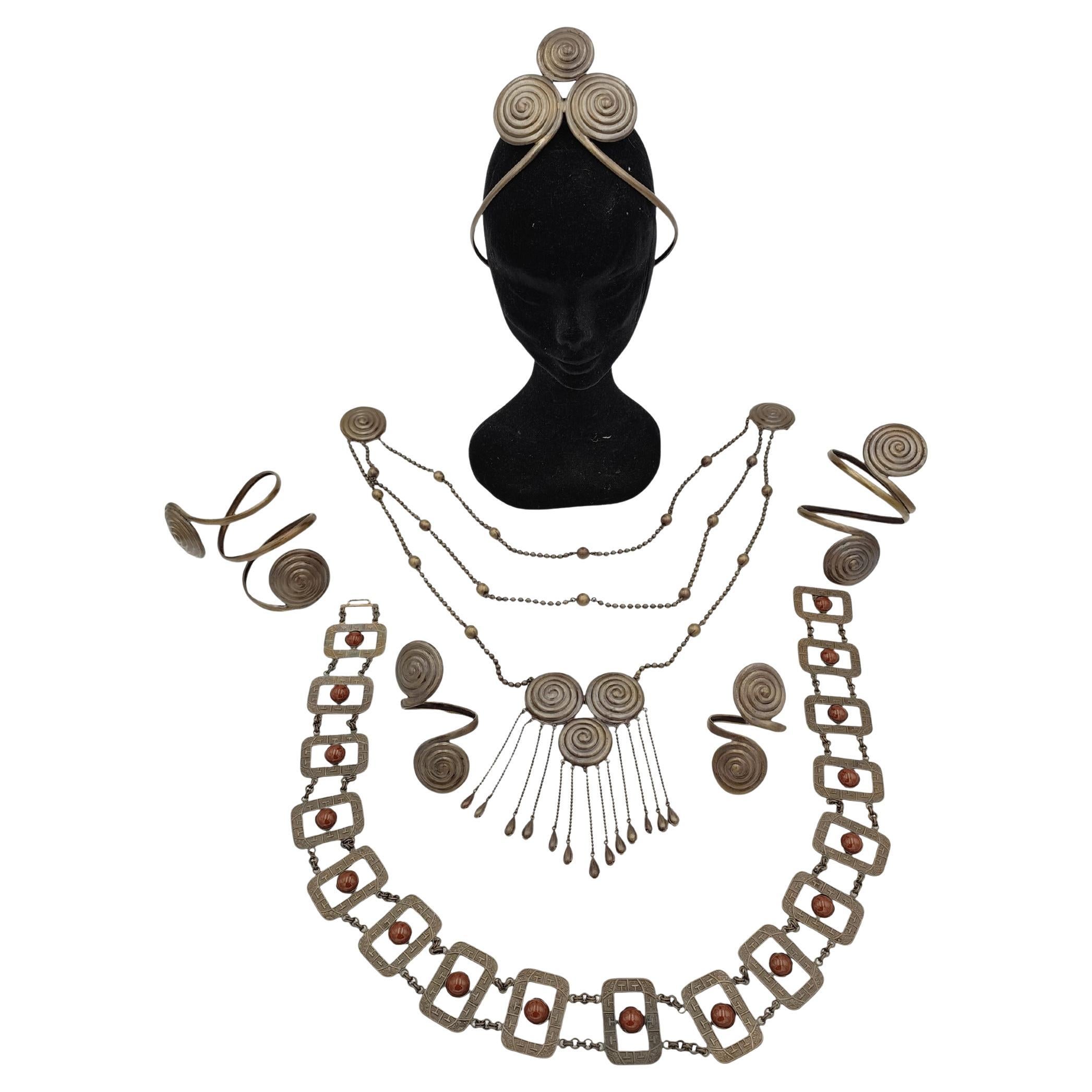 Conjunto de joyería de metal plateado de traje de teatro de ópera Corbella Milano en venta