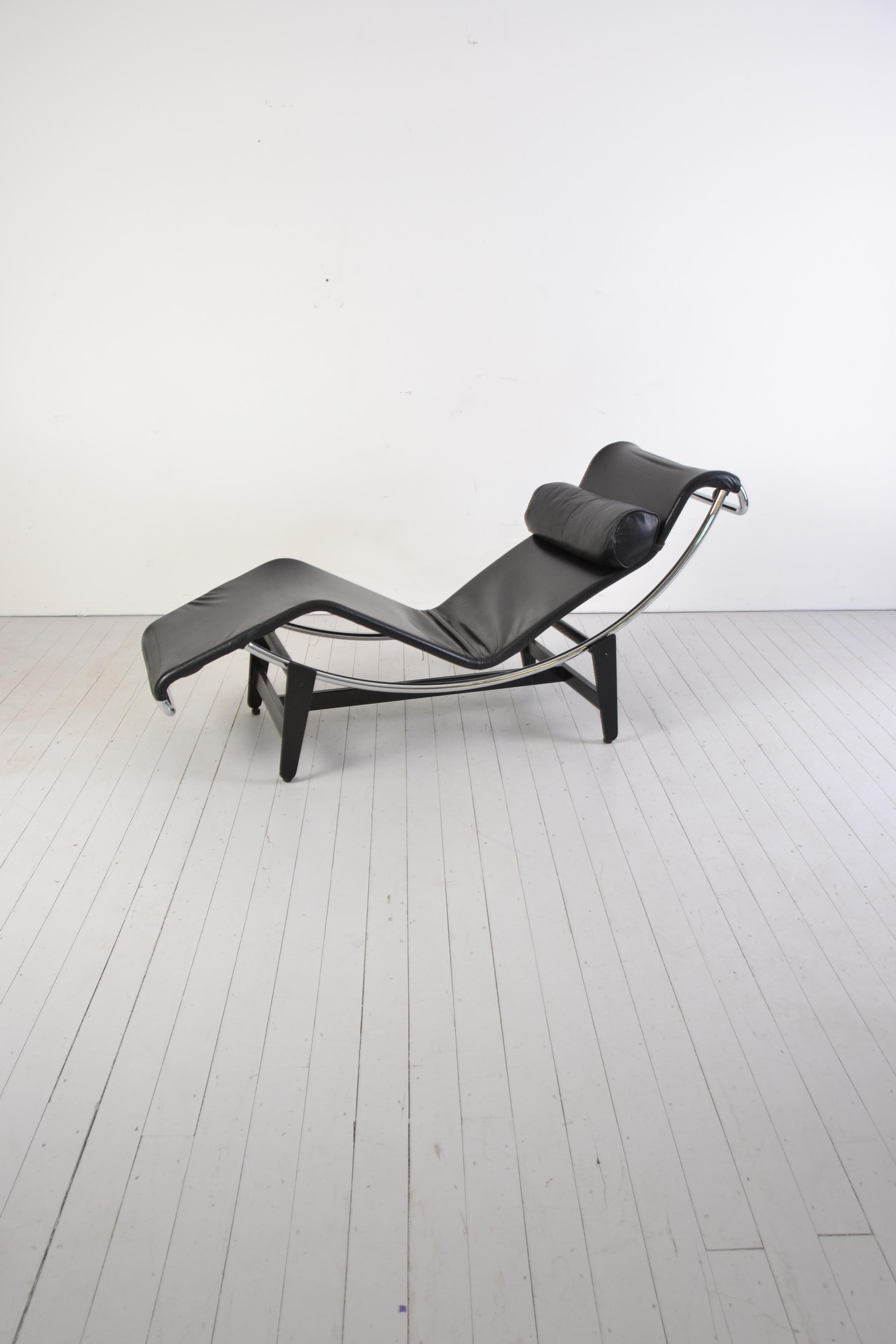 A very rare LC4 / B306 liege by Le Corbusier, Pierre Jeanneret and Charlotte Perriand. 

Sigfried Giedion, Werner Max Moser and Rudolf Graber, the founders of WOBAG (later Wohnbedarf) started selling original LC4 chaise longue’s already in the