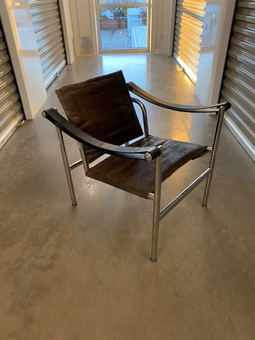 International Style Corbusier LC1 Sling Lounge Chairs in Hair-On-Hide Leather, A Pair For Sale