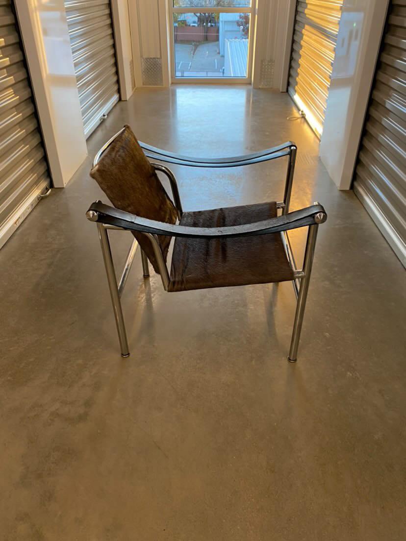Italian Corbusier LC1 Sling Lounge Chairs in Hair-On-Hide Leather, A Pair For Sale