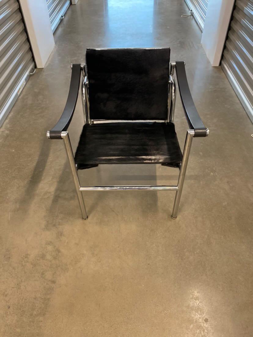 20th Century Corbusier LC1 Sling Lounge Chairs in Hair-On-Hide Leather, A Pair For Sale
