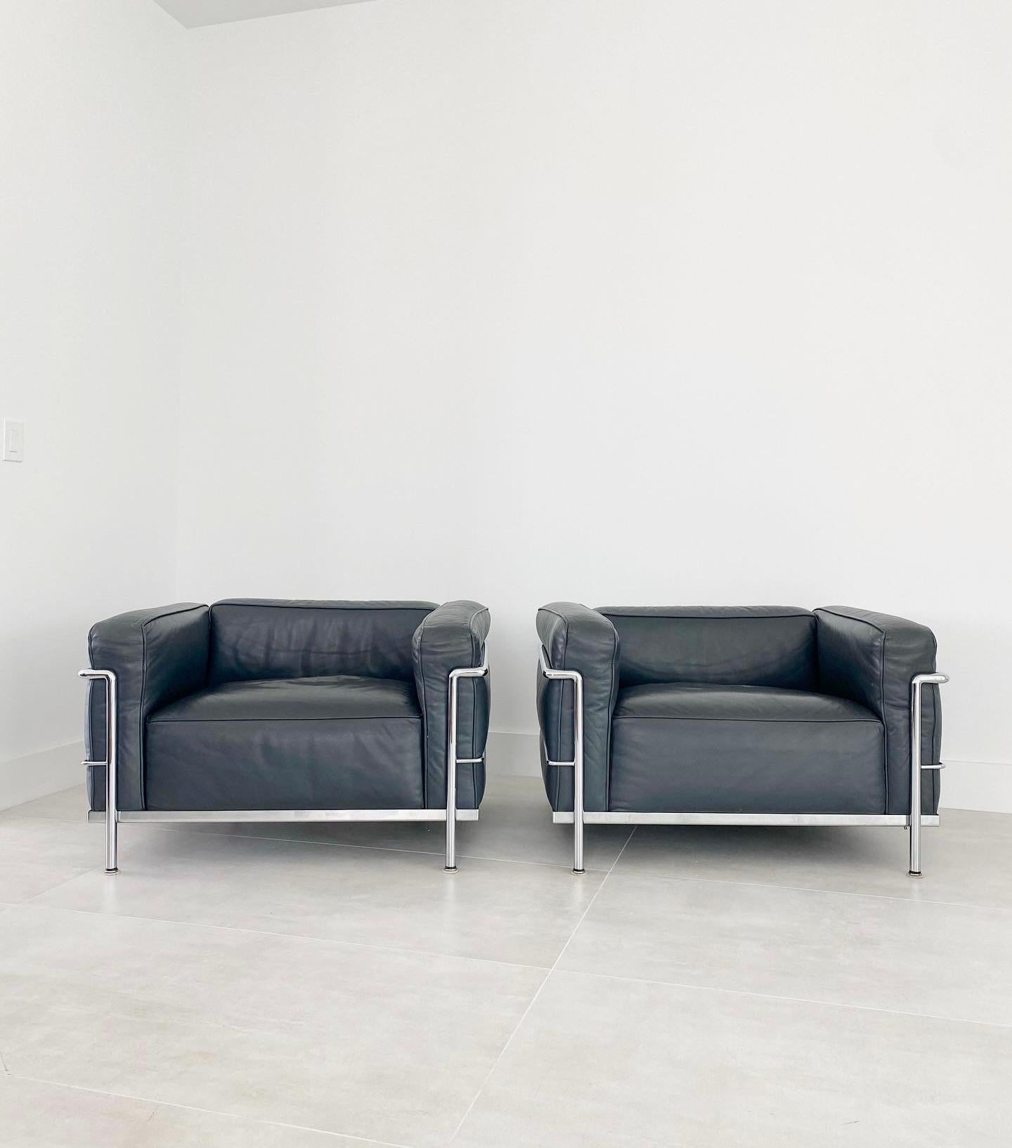 Pair of LC3 Grand Modele Lounge Arm Chairs, in the style of Le Corbusier, circa 1980s. Original leather, in soft 