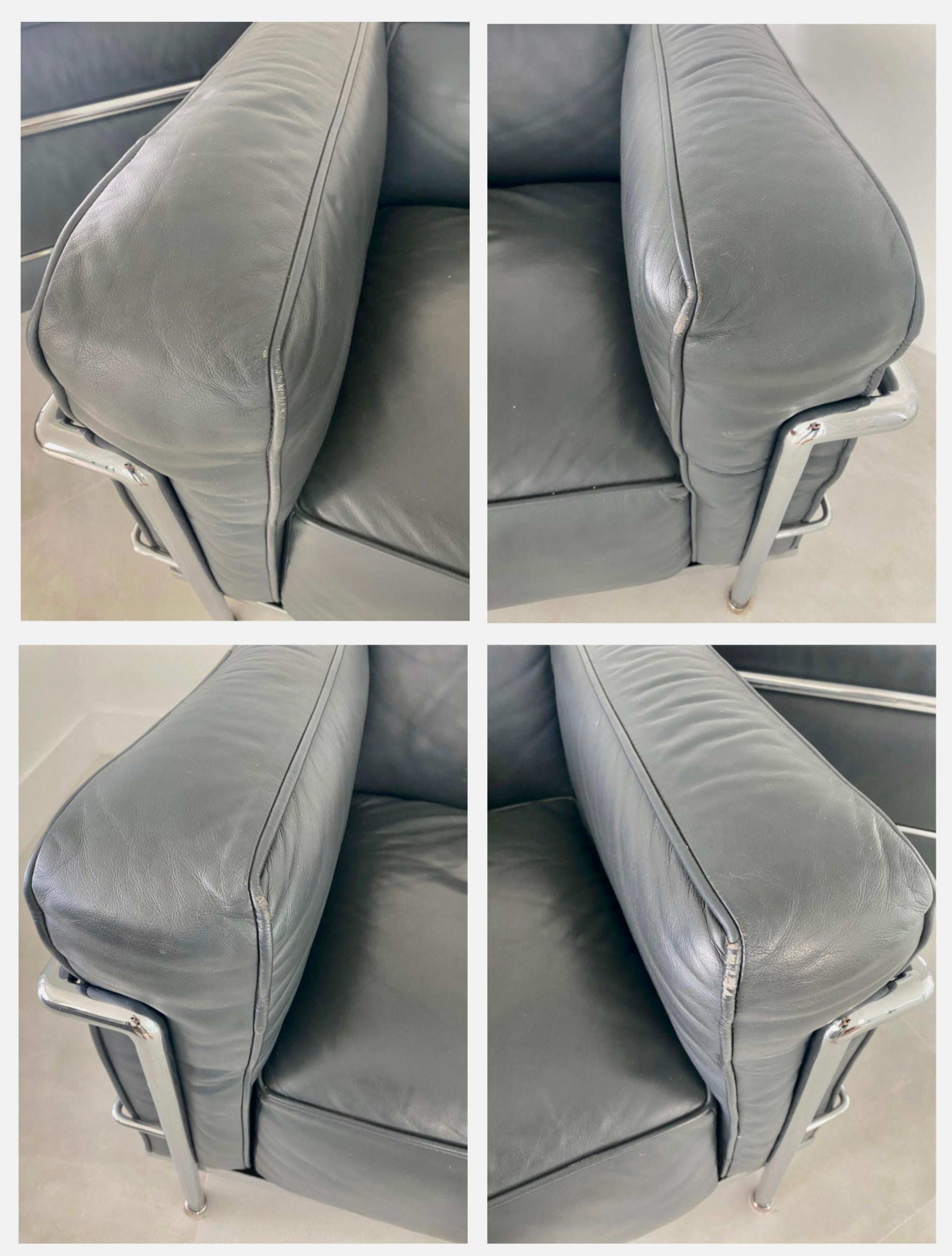 Paire de fauteuils de salon Corbusier LC3 en cuir « Elephant Gray » en vente 2