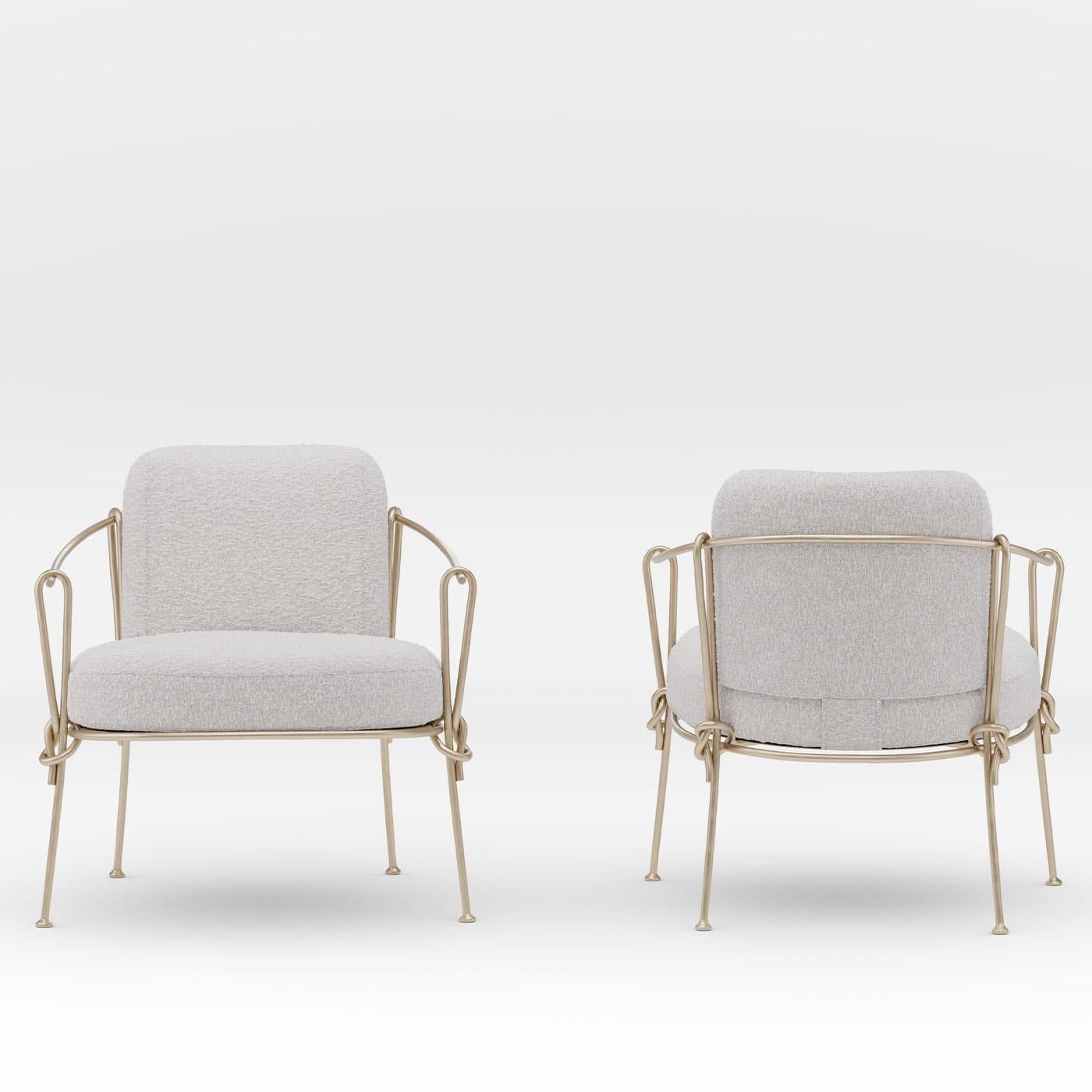 The Corda Armchair, designed by Zanellato & Bortotto, exemplifies a harmonious blend of elegance and comfort, ideal for outdoor spaces. Crafted from premium iron, this armchair features a sophisticated champagne finish, enhancing its aesthetic
