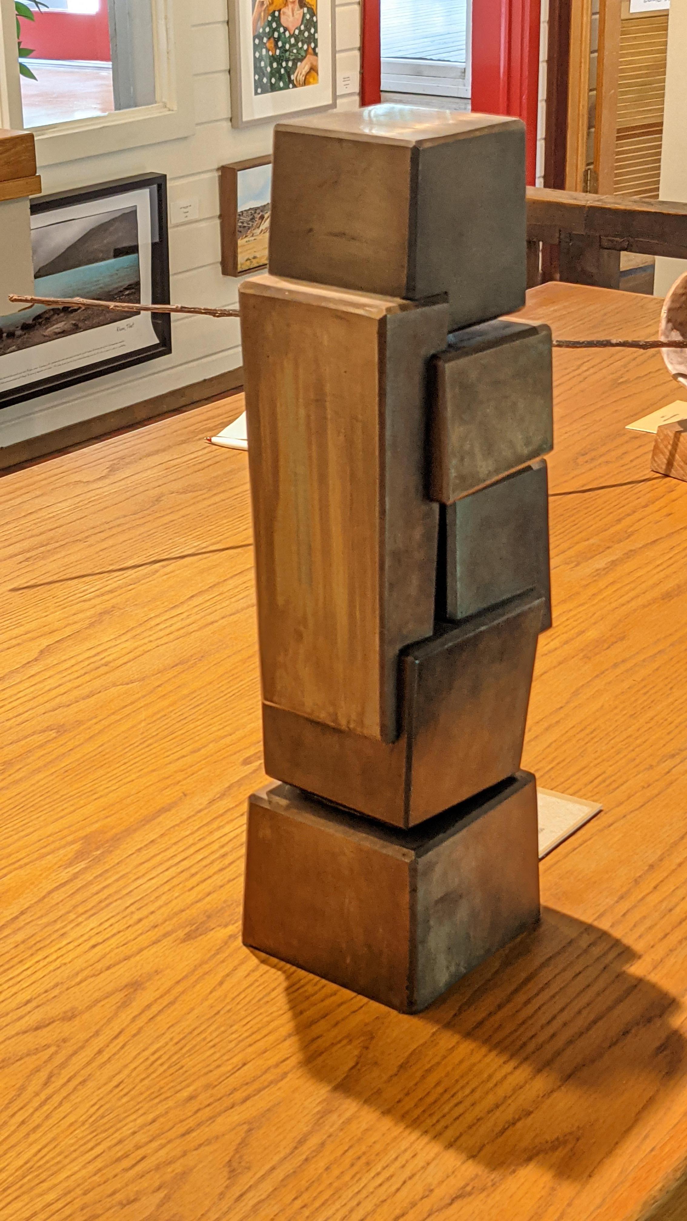 #Nr. 138, von Cordell Taylor, Stahl, 18 x 6 x 5 Zoll, $3.800

Der internationale Bildhauer Cordell Taylor wurde in Wyoming geboren und erhielt seine Ausbildung in Bildhauerei an der Universität von Utah. Er ist bekannt für seine abstrakten
