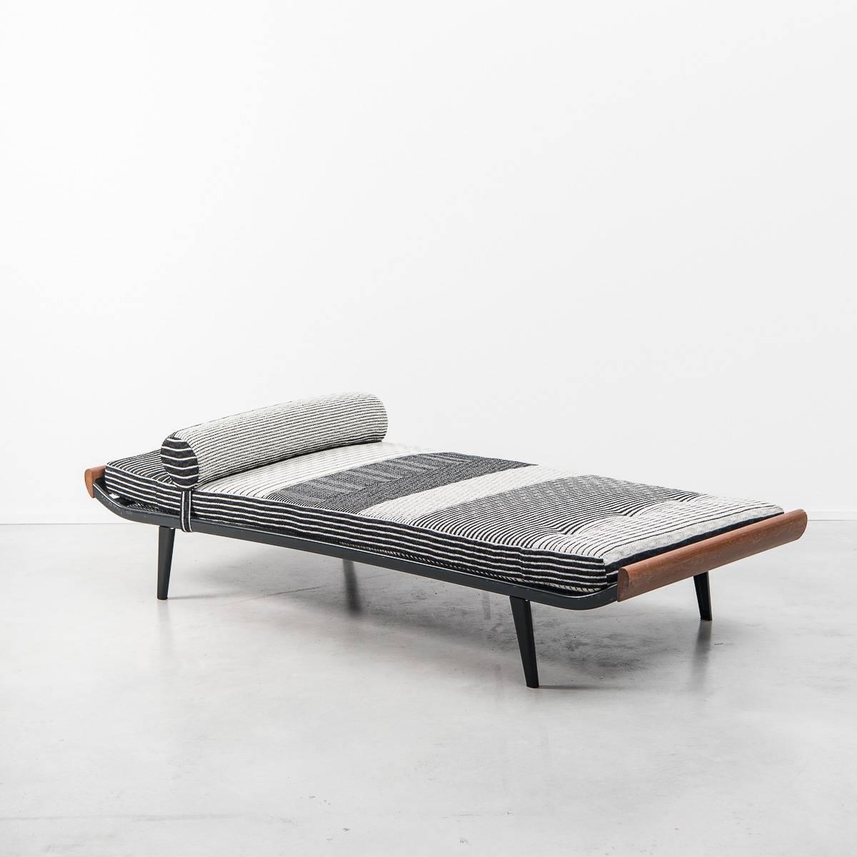 This Minimalist ‘Cleopatra’ daybed was designed by Dutch designer, Dick Cordemeijer, for Auping. Minimalist clean lines. Metal frame with mattress and a pleasing bolster with detachable strap. Legs unscrew for easy install. Upholstered in a Tibor