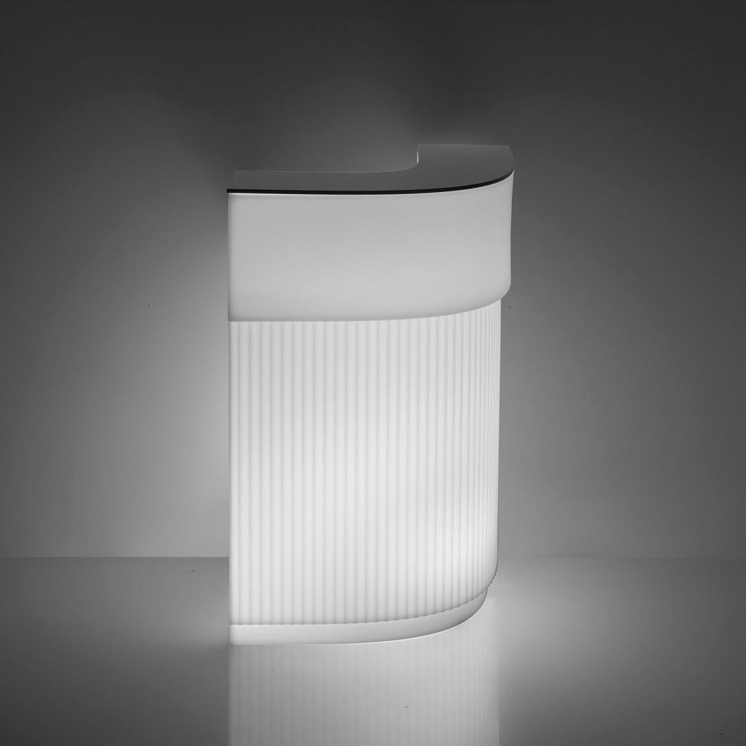 Cordiale Corner Bar Counter by Roberto Paoli
Dimensions: D 70 x W 70 x H 110 cm.
Materials: Polyethylene.

This product is suitable for indoor and outdoor use. Available in a lighted version. Additional details on glass or steel can be added upon