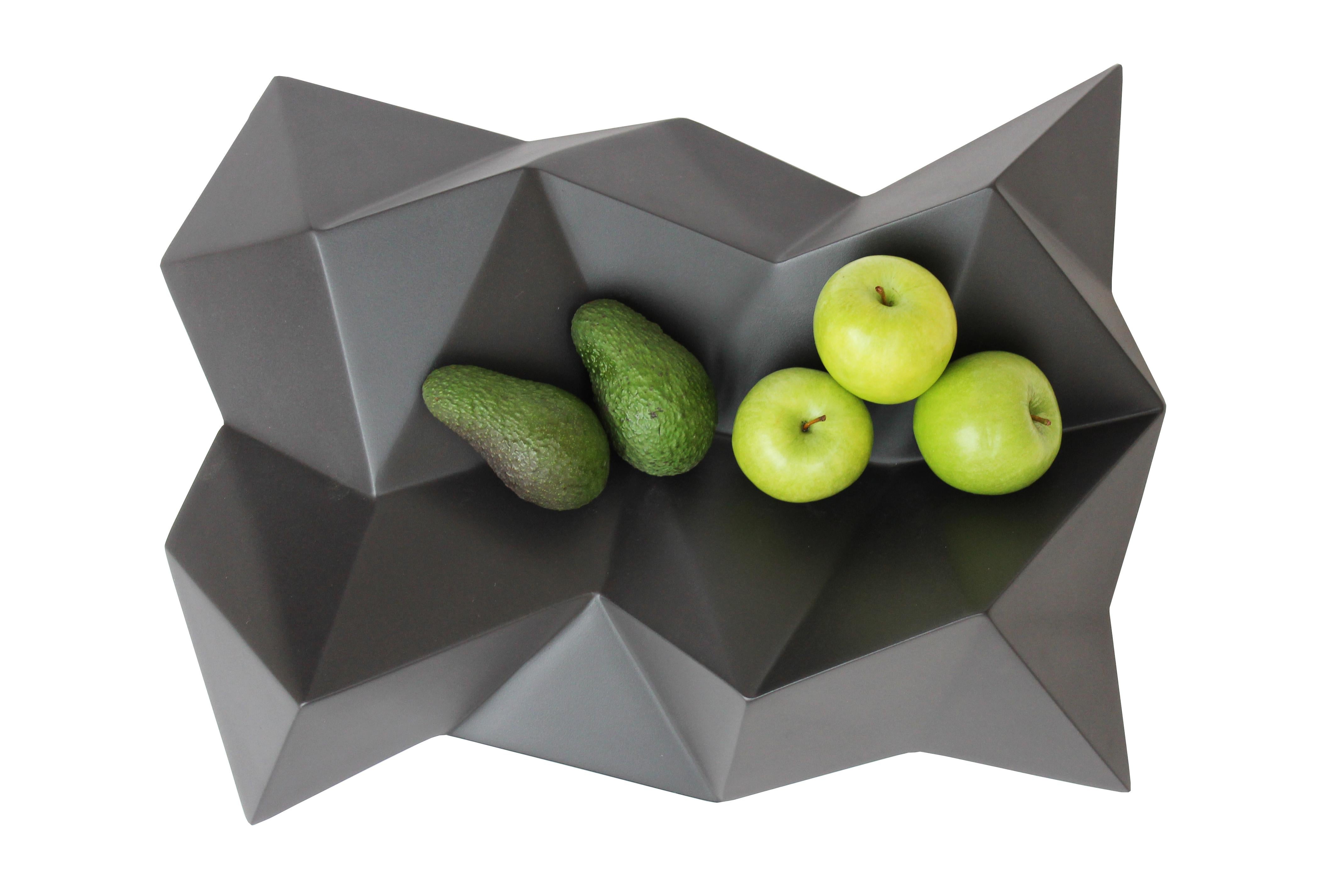    The formal concept of fruit bowl cordilheira derives from the distortion in 3 axes of a grid of triangles, which results in a complex geometry of recesses and protrusions for storage. The name cordilheira (mountain range in English) is precisely