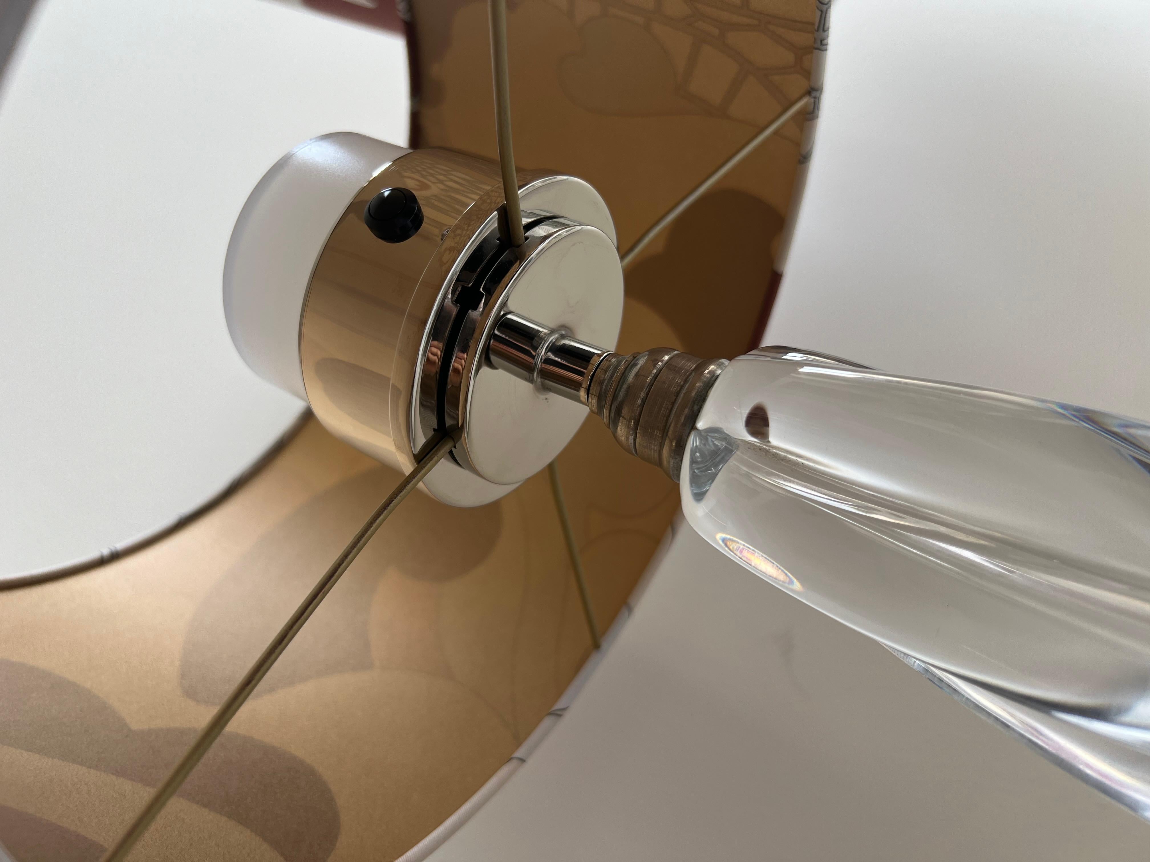 Lampada da tavolo Baccarat a batteria con paralume in seta vintage Pucci Col. MOP in vendita 2