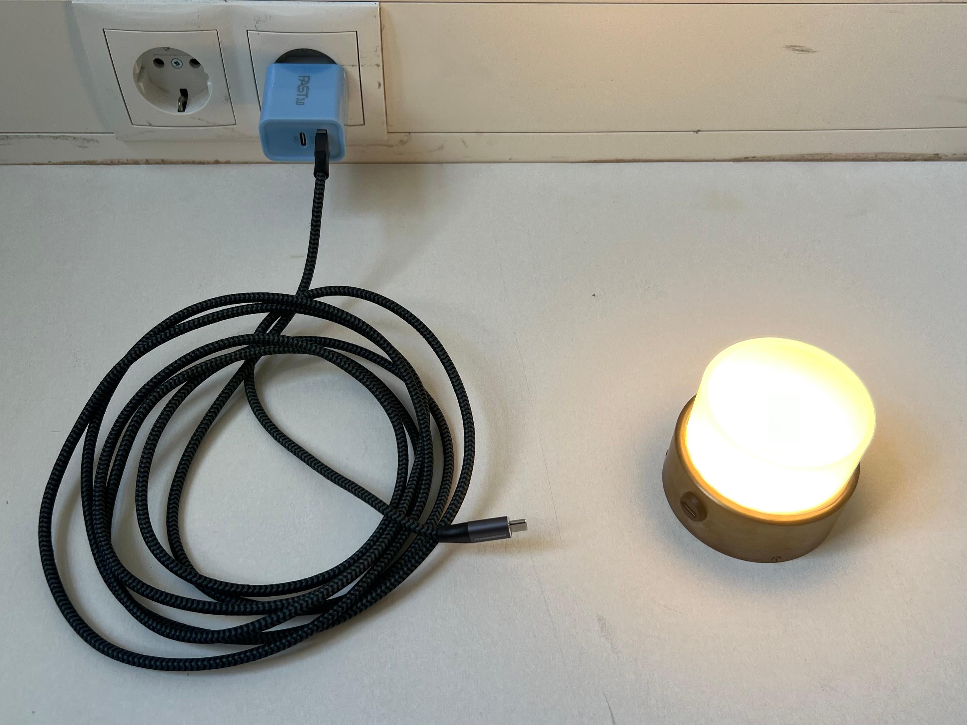 Lampada da tavolo Baccarat a batteria con paralume in seta vintage Pucci Col. MOP in vendita 5